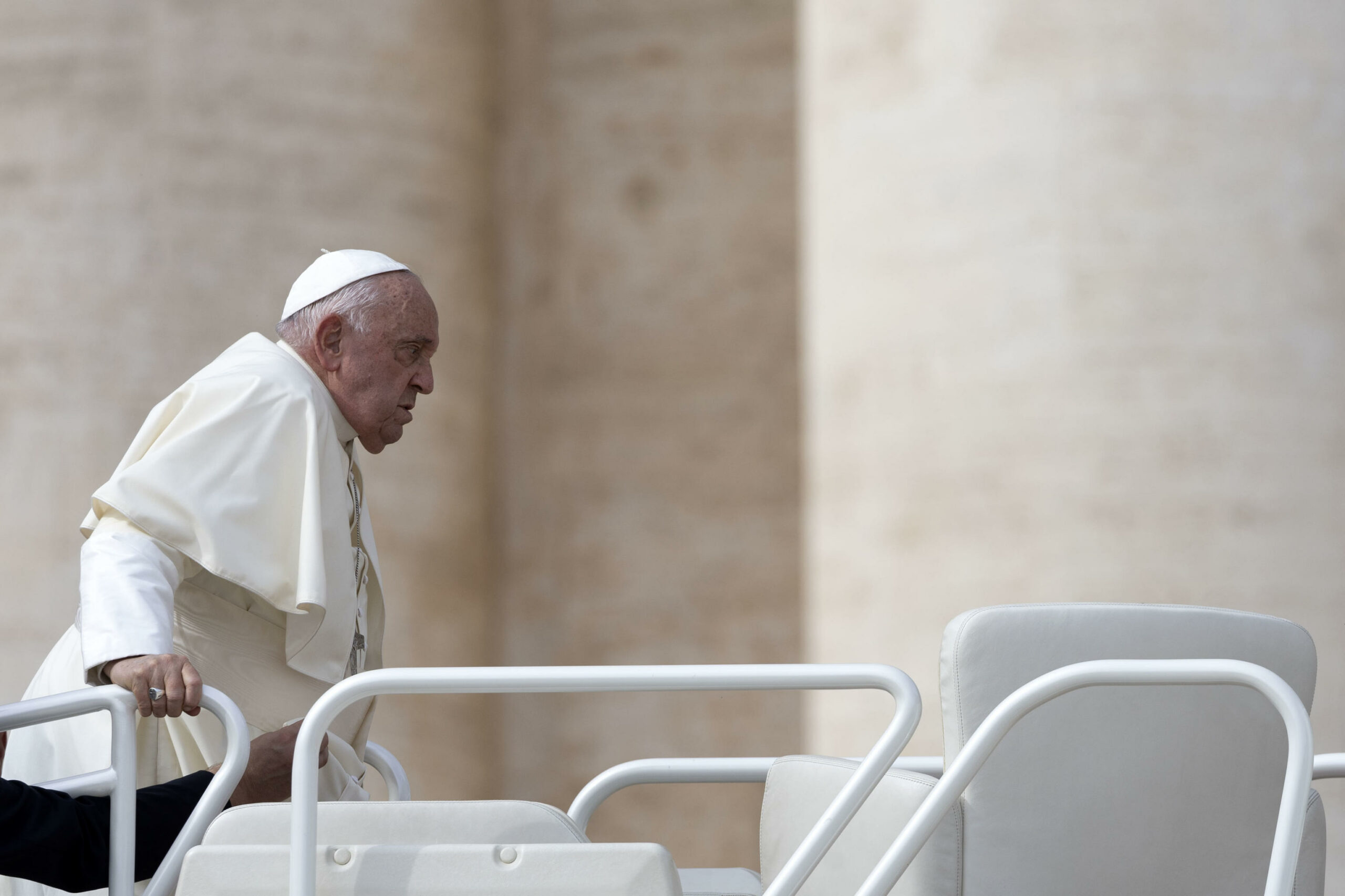 Quarta enciclica di Papa Francesco: guerre, disparità socio-economiche e uso improprio della tecnologia minacciano umanità
