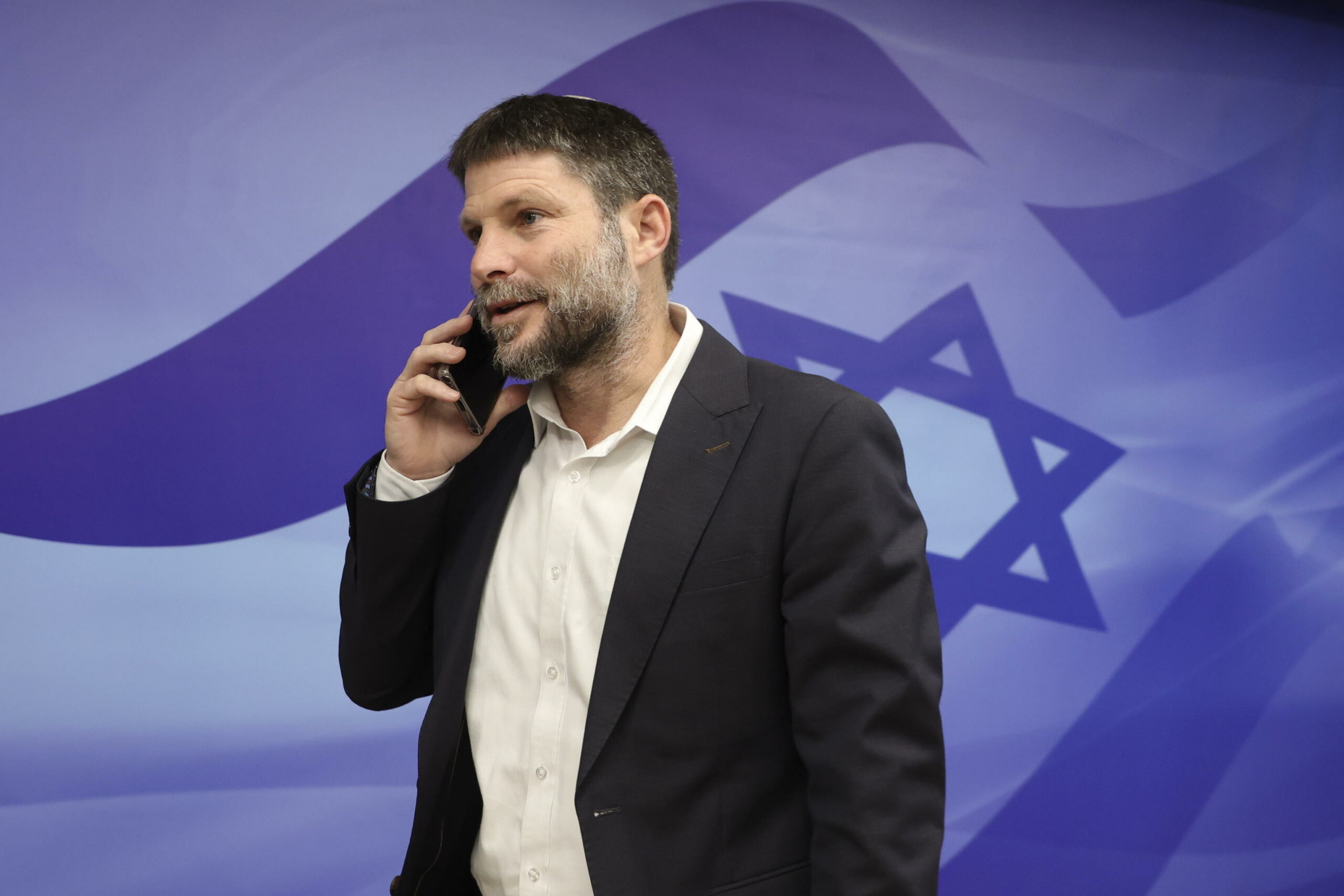 Ministro Finanze Israele: “Metà Gaza può essere svuotata attraverso migrazione volontaria”