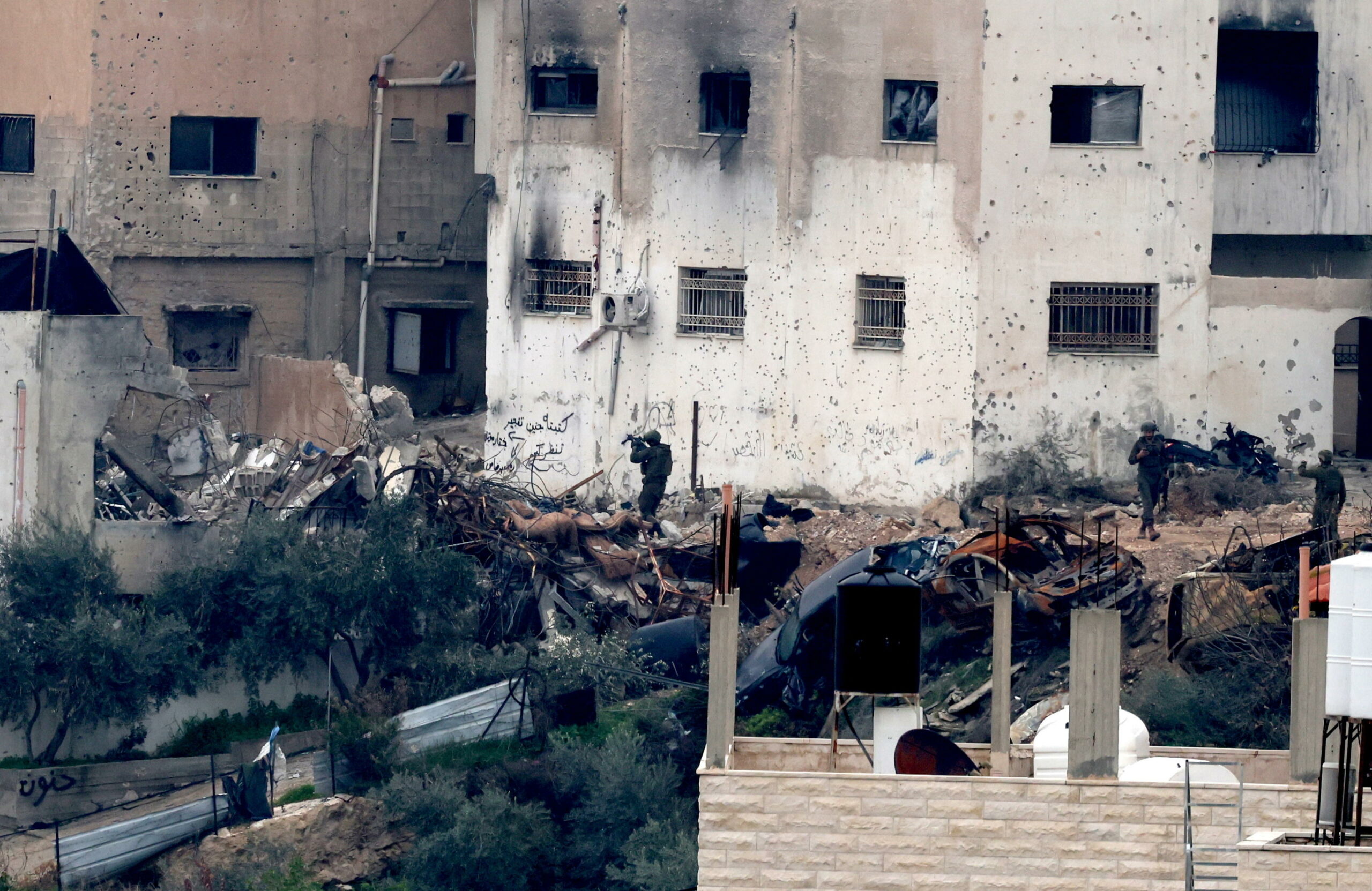 Israele demolisce decine di edifici nel campo profughi di Jenin