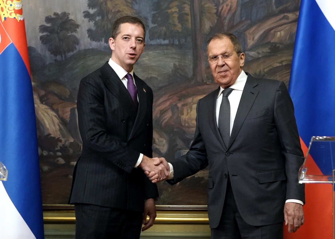 Lavrov condanna “interferenza occidentale” in Serbia