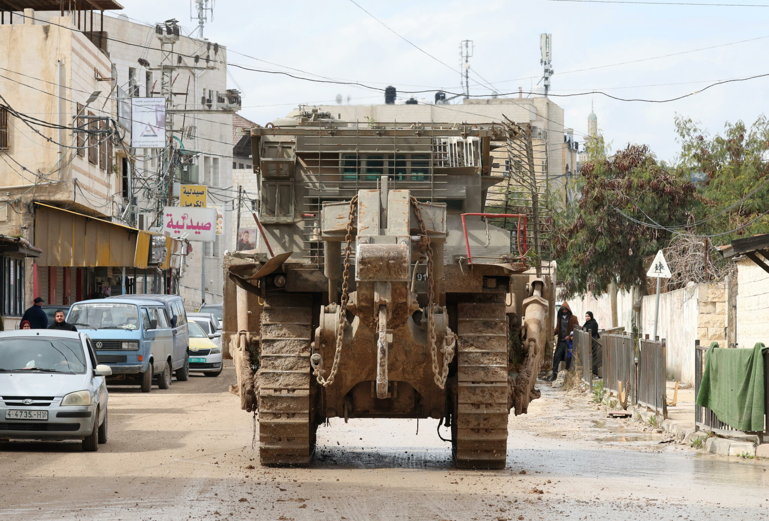 Israele invia carri armati in Cisgiordania per la prima volta in 20 anni