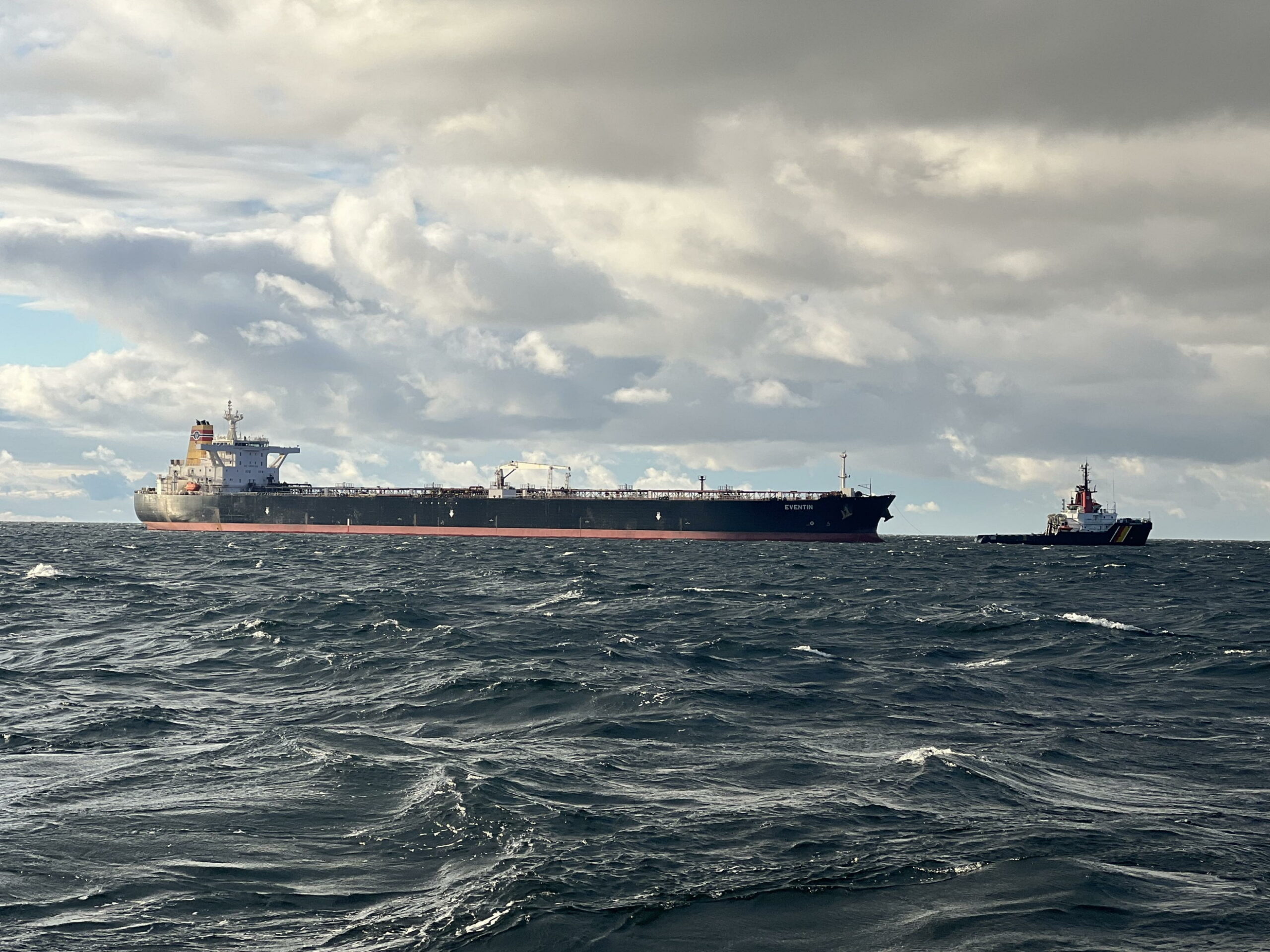 Nuove sanzioni USA contro flotta petrolifera ombra dell’Iran