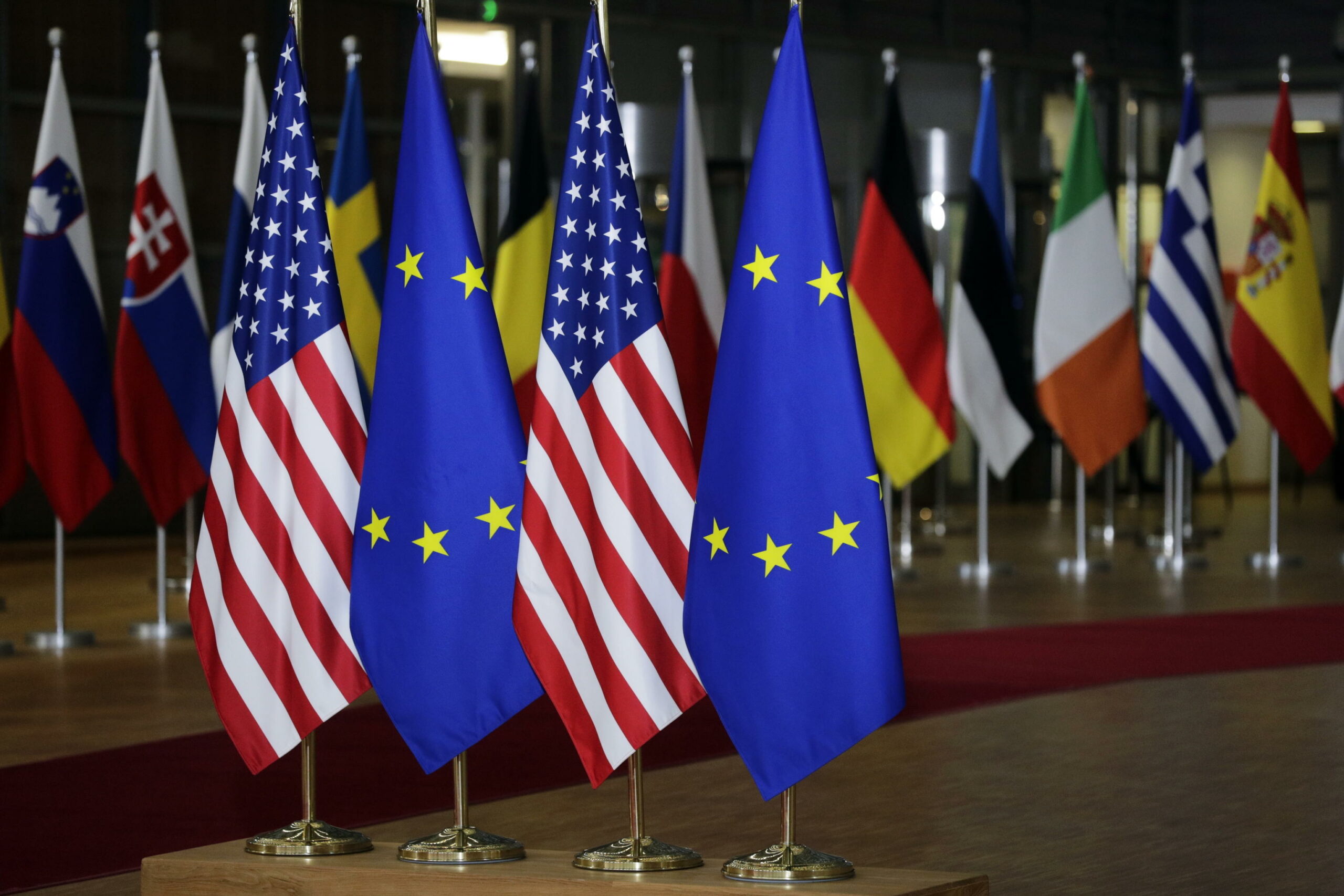 Trump impone dazi del 25% su acciaio e alluminio, UE annuncia controdazi