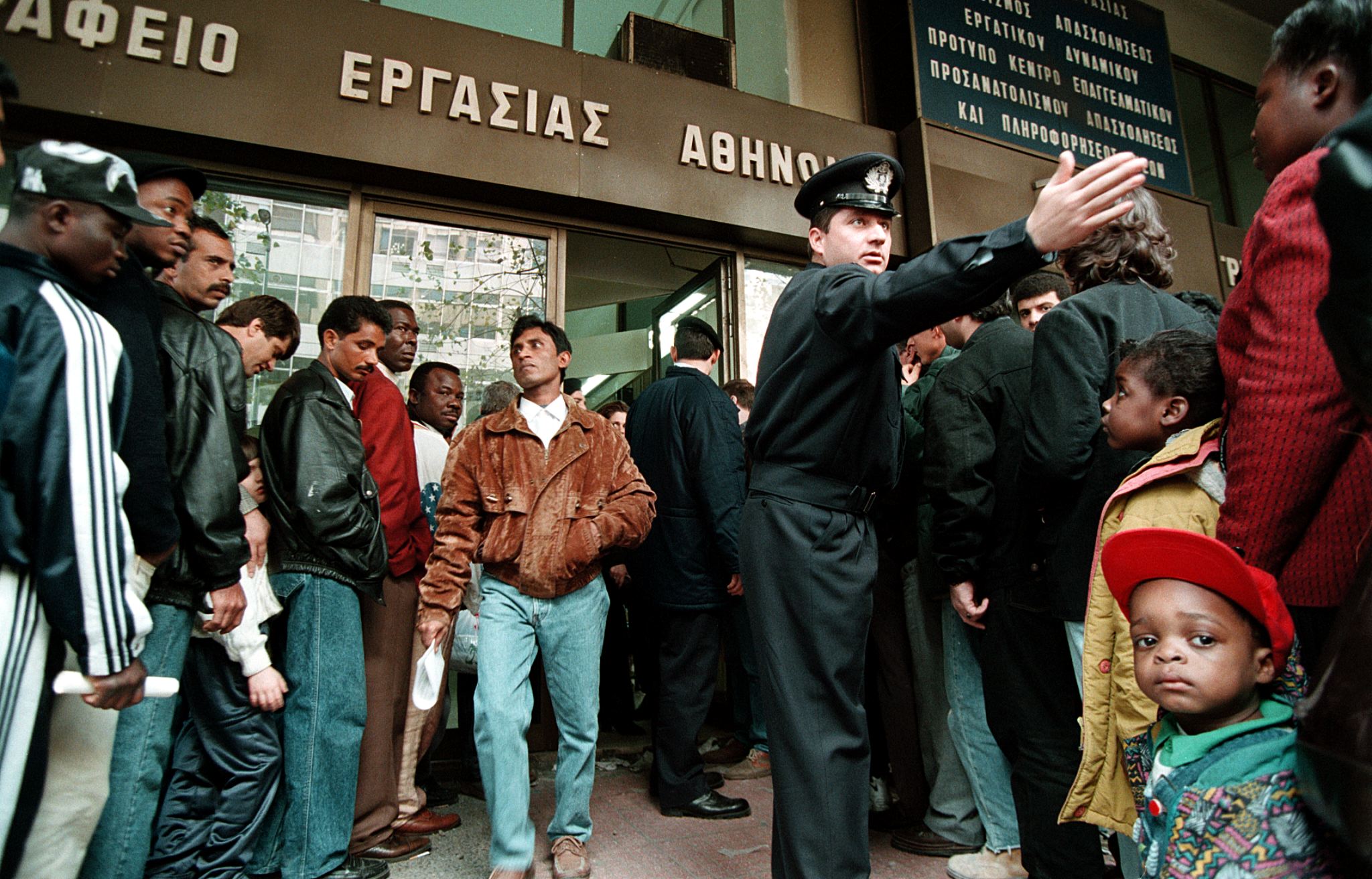 Grecia spinge UE ad adottare una linea dura su immigrazione