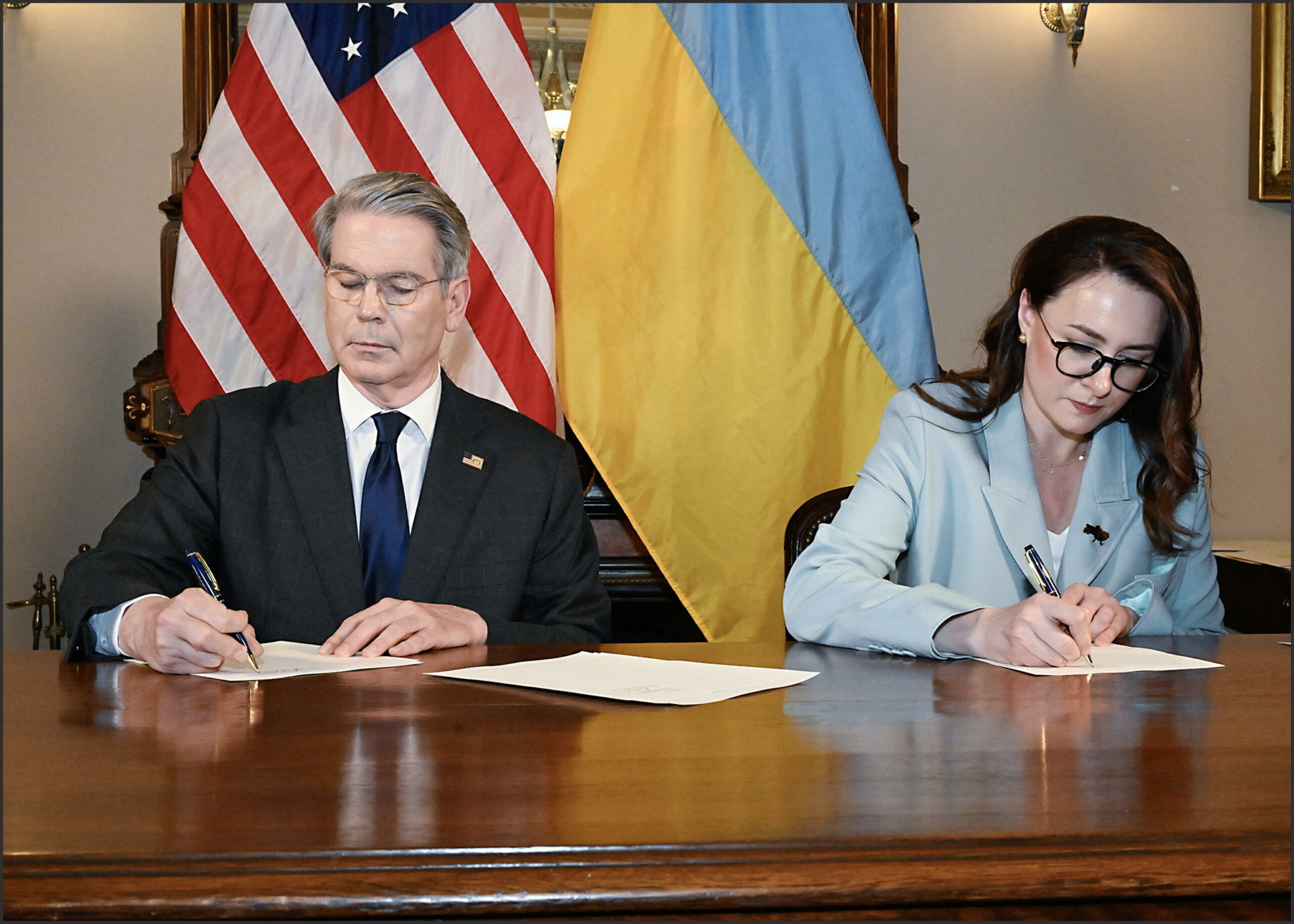 Kiev e USA firmano accordo sui minerali e ricostruzione dell’Ucraina