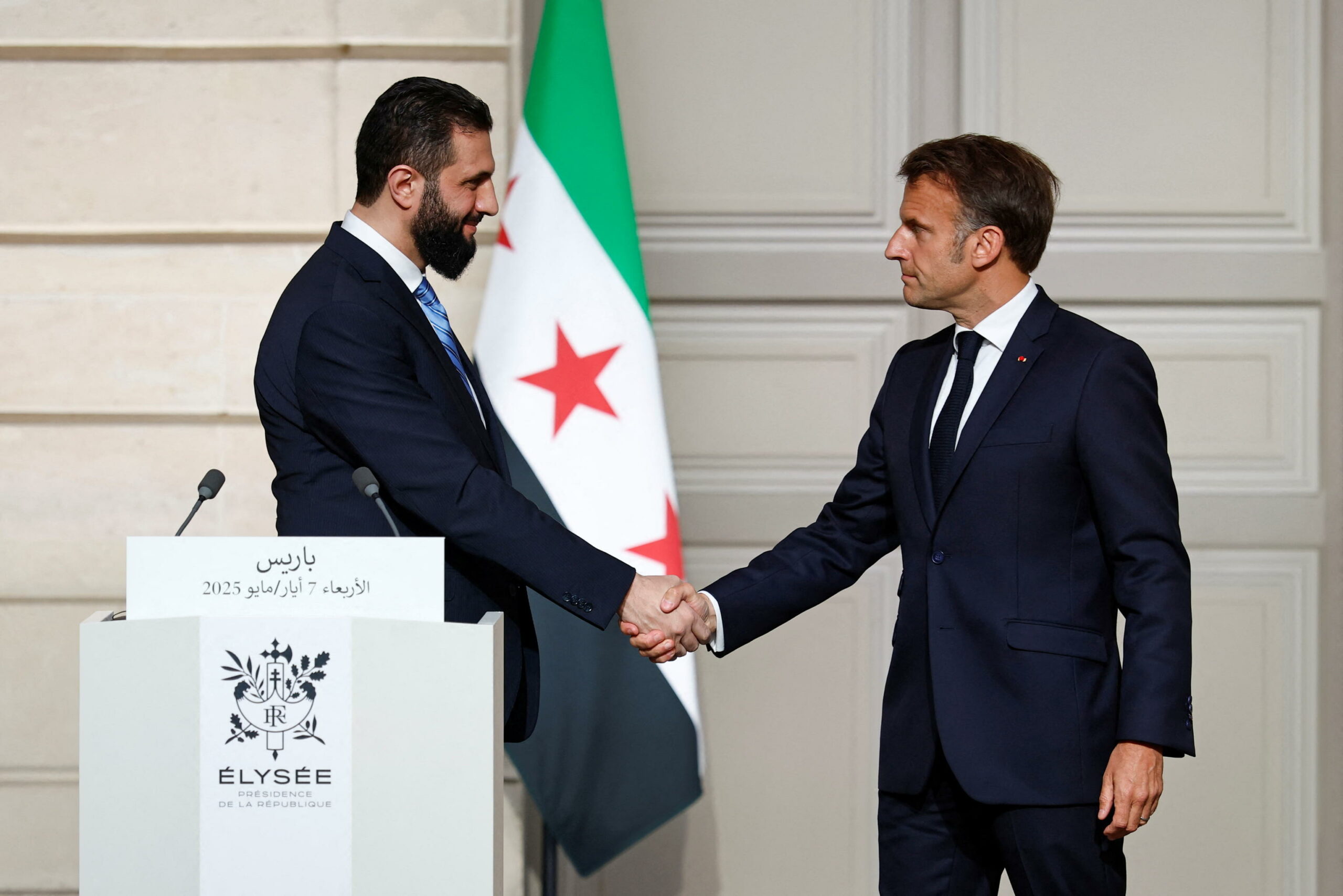 Macron chiede a USA e UE di revocare le sanzioni contro la Siria