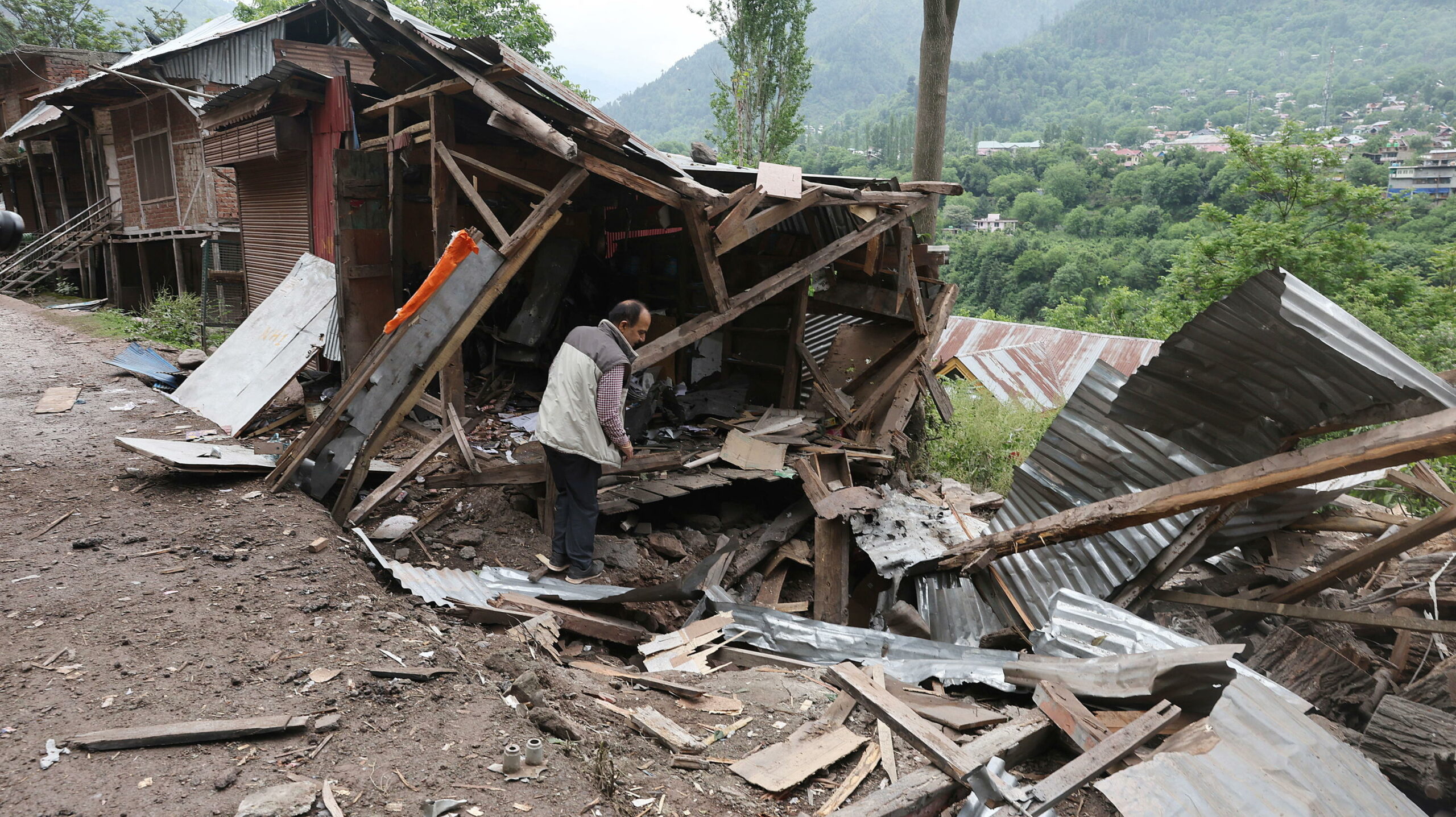 India e Pakistan si scambiano intenso fuoco di artiglieria