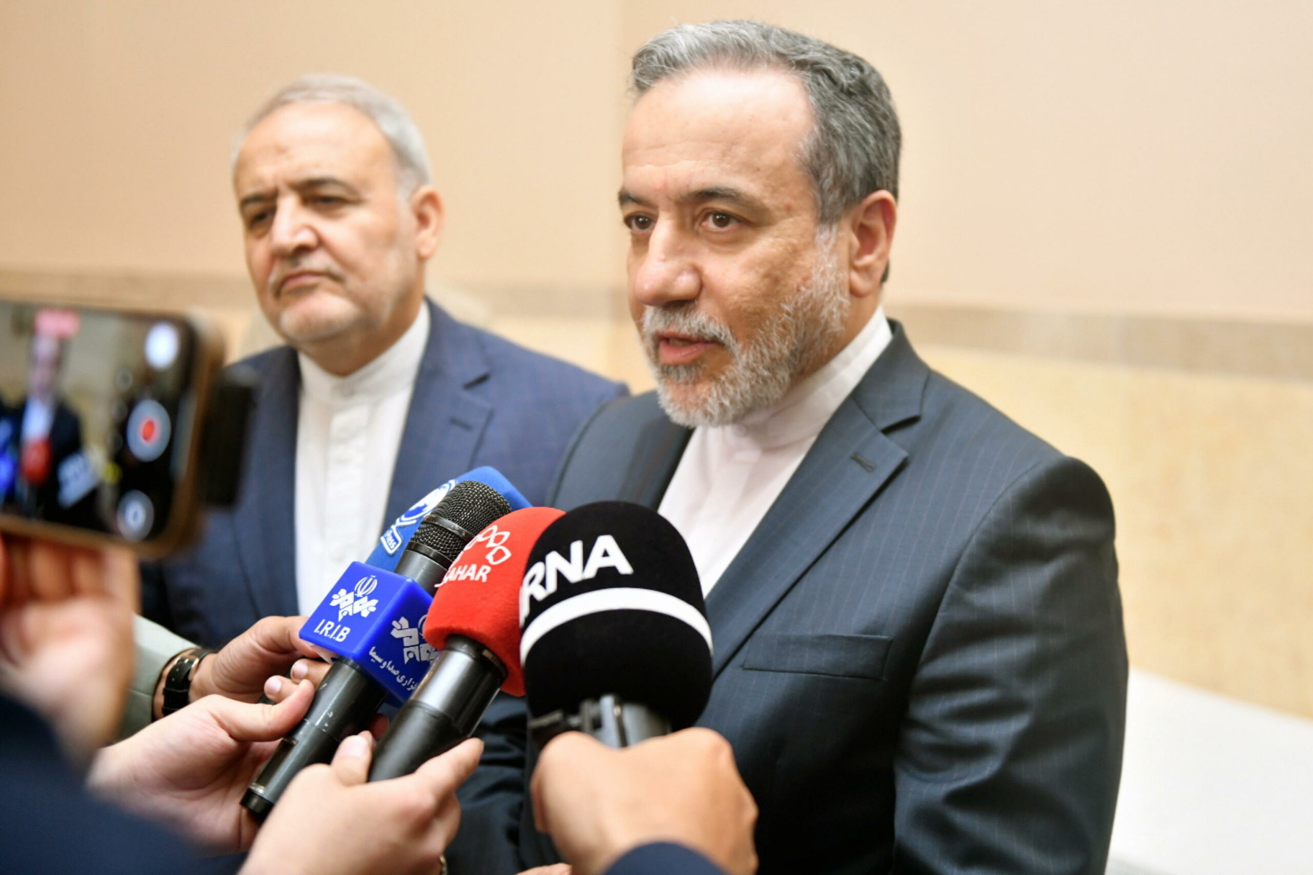 Iran avverte europei di possibili “conseguenze irreversibili” se reimporranno sanzioni