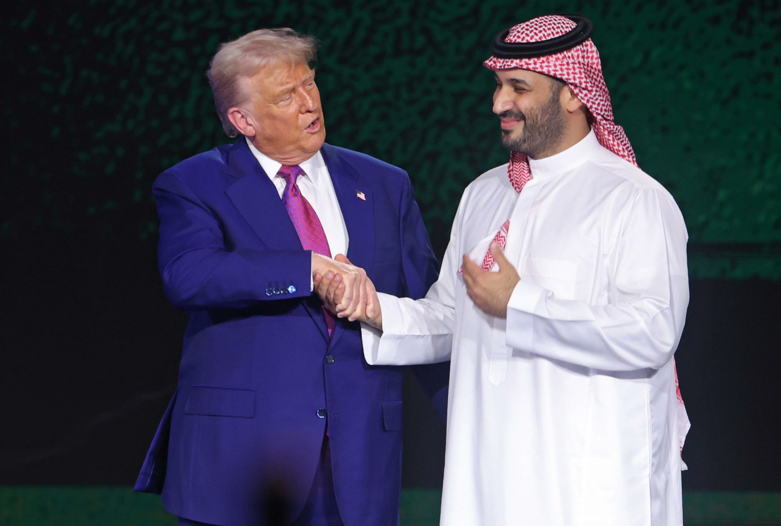 Trump annuncia accordo sulle armi da 142 miliardi con Riad