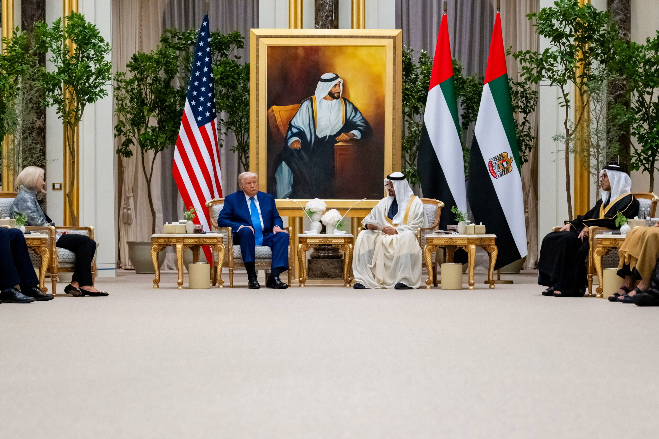 Abu Dhabi promette investimenti negli USA da 1.400 miliardi