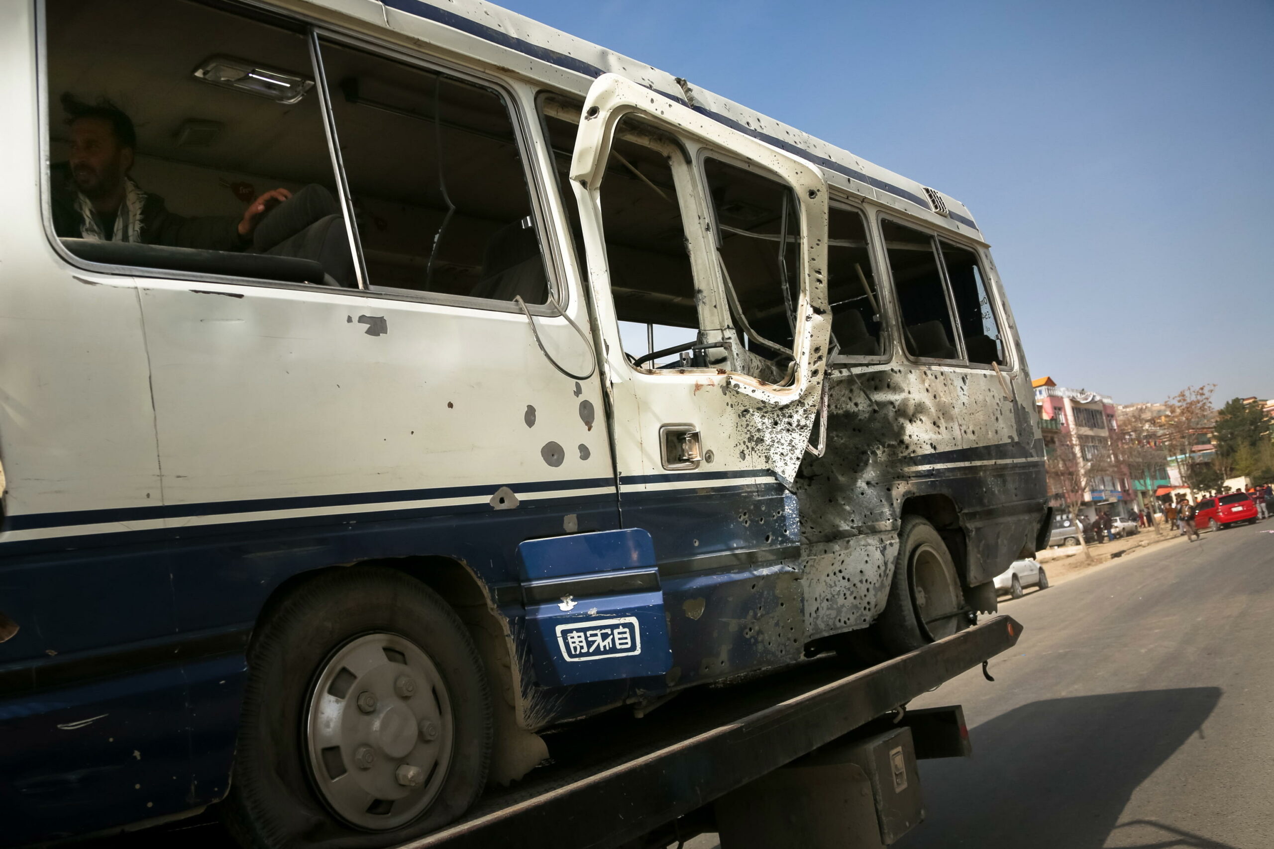 Pakistan: almeno 6 morti in attacco contro autobus scolastico in Belucistan