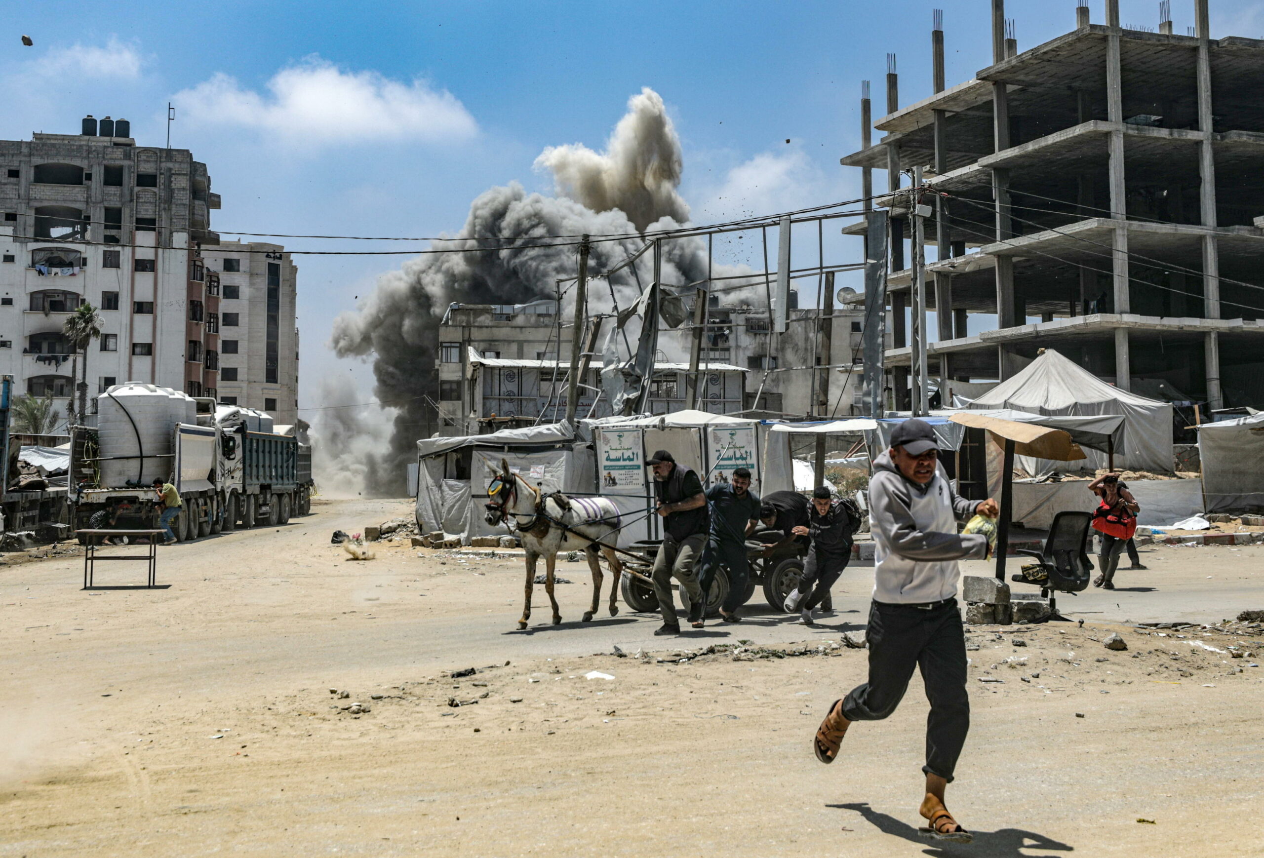 Hamas vuole modificare proposta cessate il fuoco sostenuta dagli USA, mentre continuano raid israeliani a Gaza 