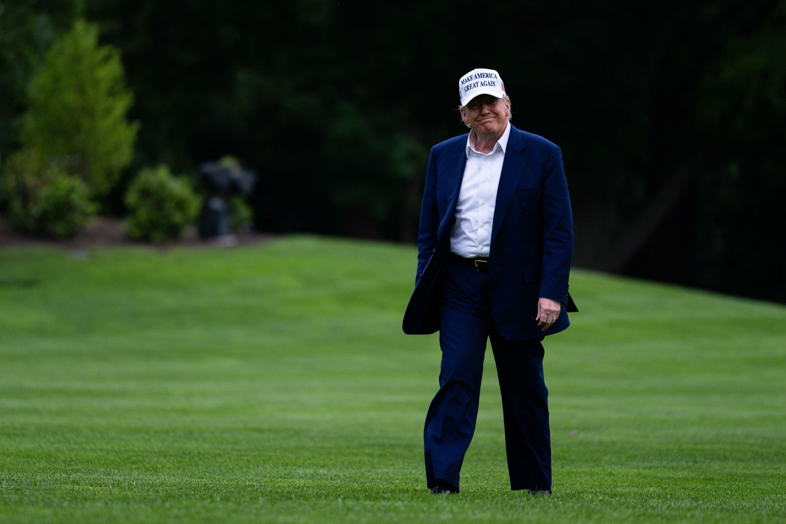 Trump definisce Putin “pazzo” per attacchi in Ucraina e critica Zelensky