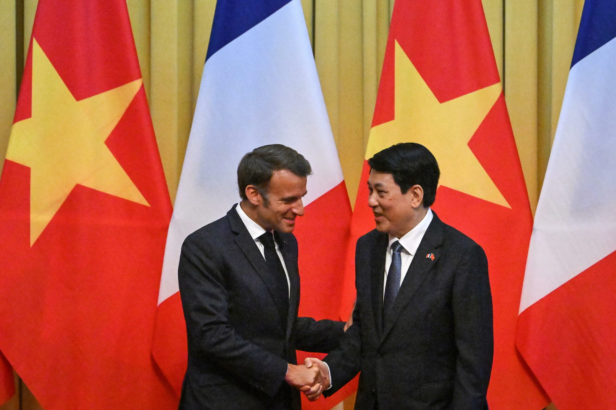 Macron in Vietnam chiede maggiore cooperazione in difesa e commercio