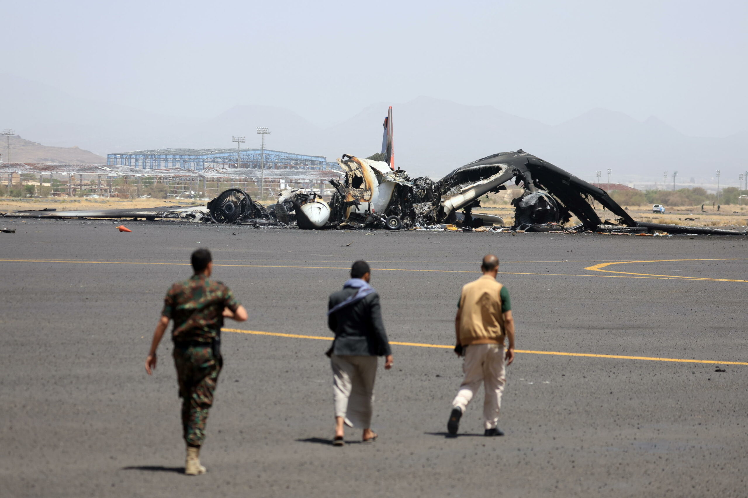 Raid israeliani colpiscono Sanaa, Netanyahu avverte Houthi e Iran