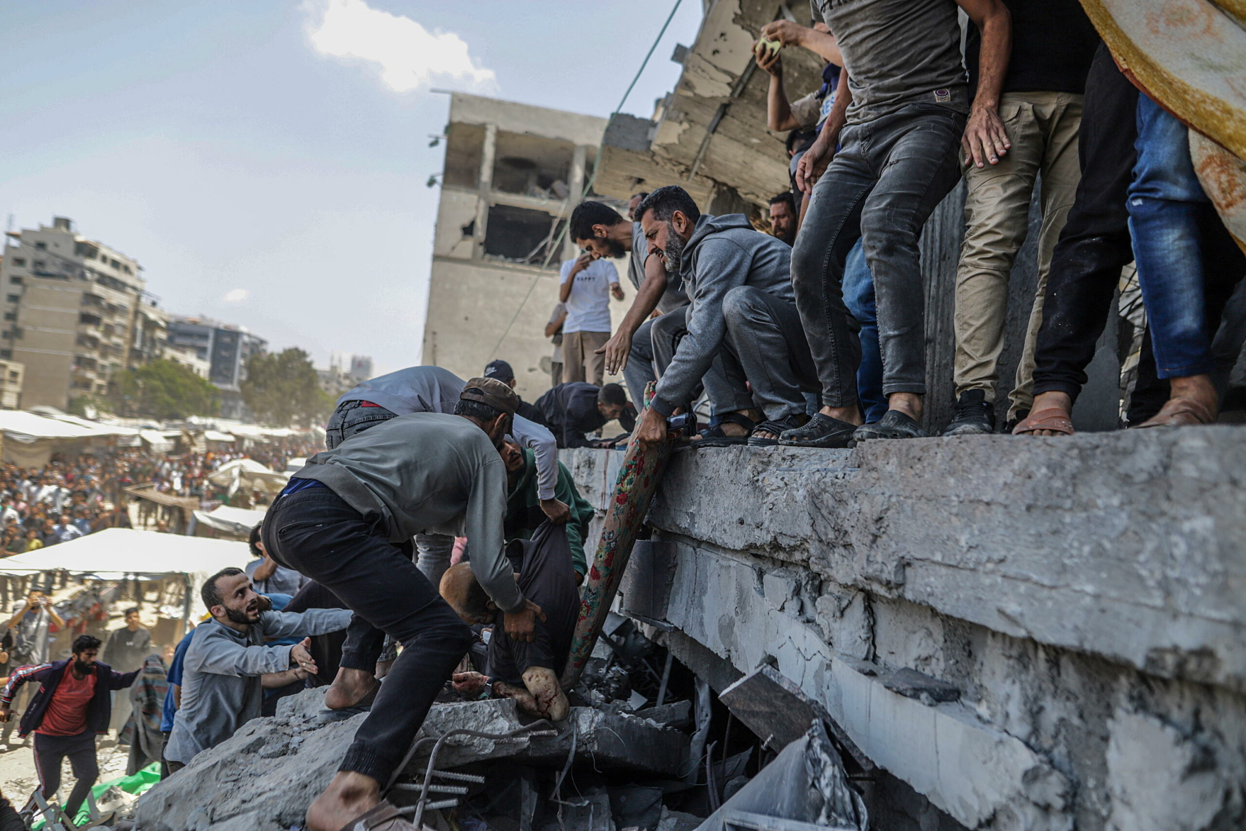 Gaza: circa 30 palestinesi uccisi vicino a punto di distribuzione aiuti