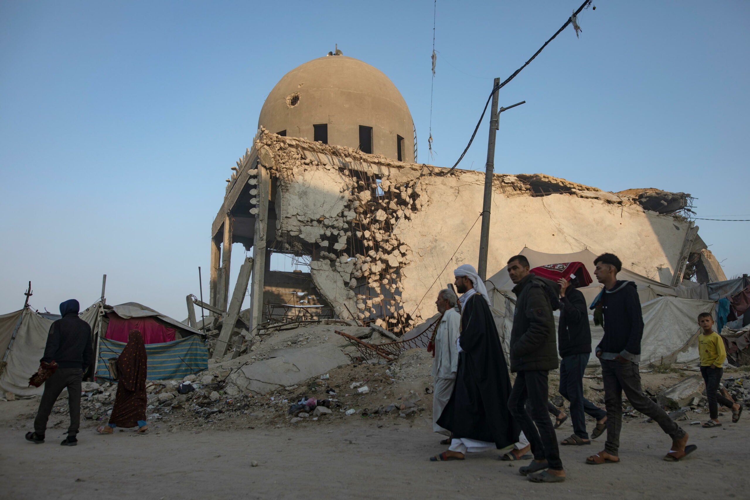 Leader opposizione israeliana: “Netanyahu sta armando bande equivalenti a all’ISIS a Gaza”