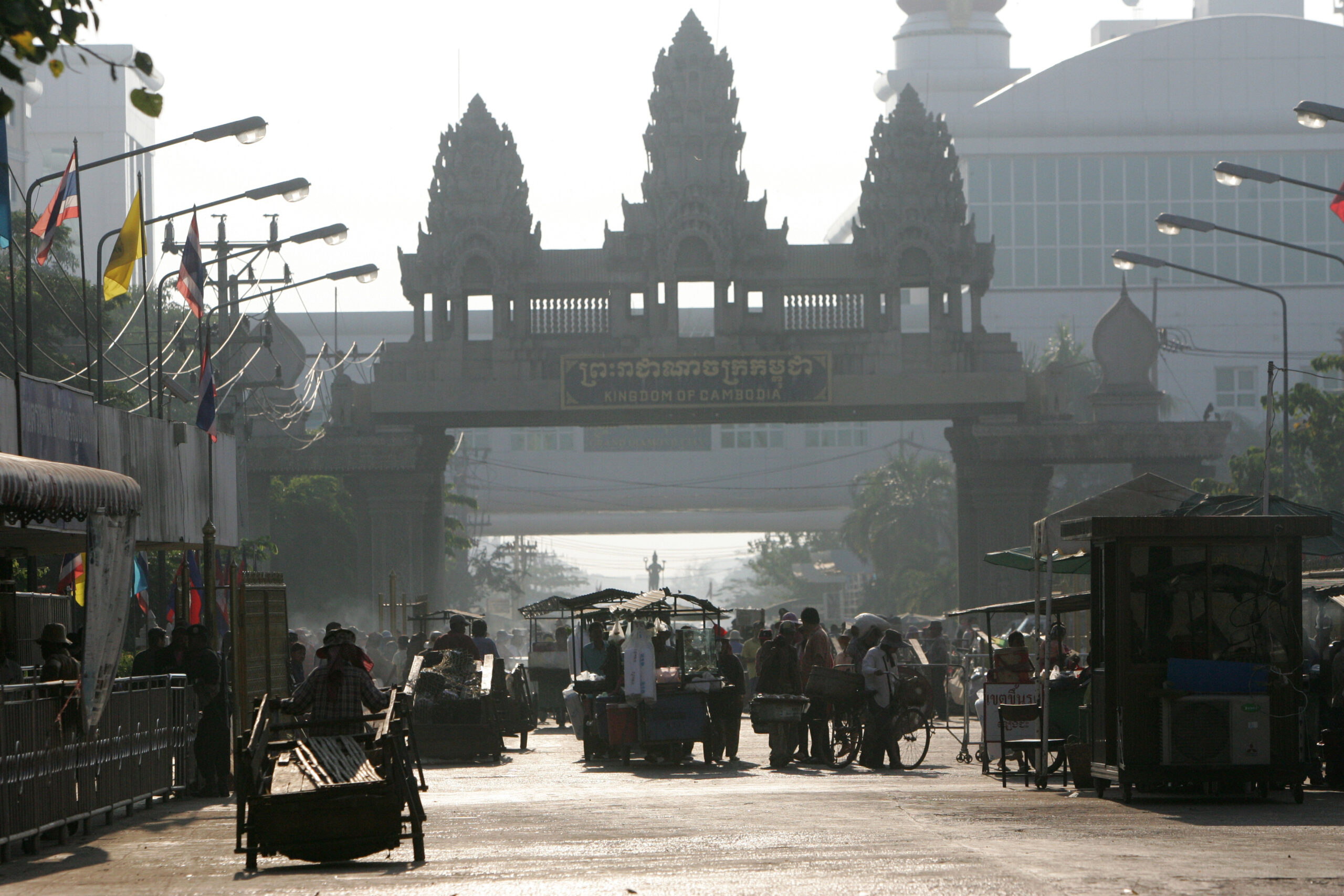 Thailandia e Cambogia riposizioneranno truppe al confine per allentare le tensioni