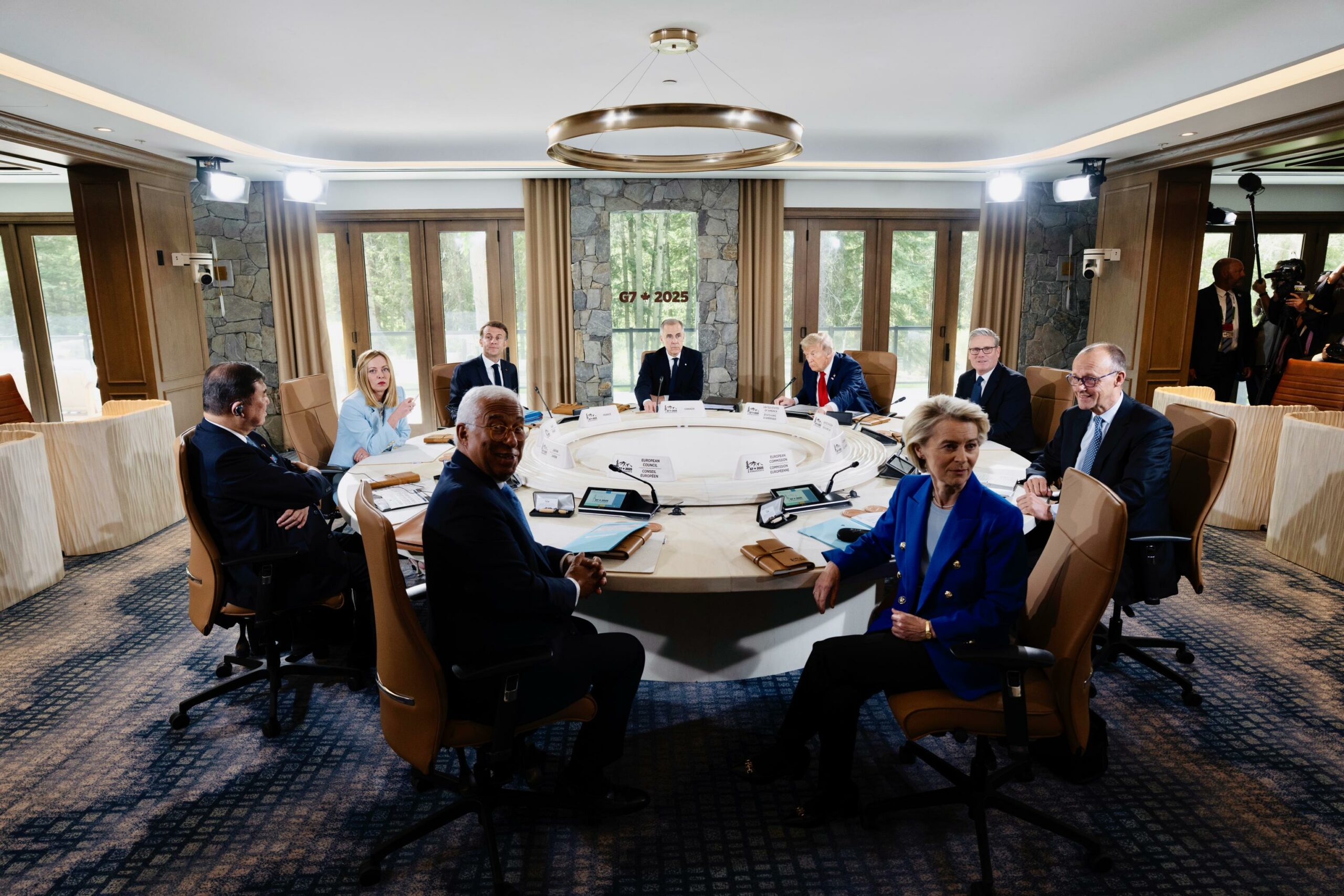 G7: Trump lascia il vertice in anticipo e attacca Macron