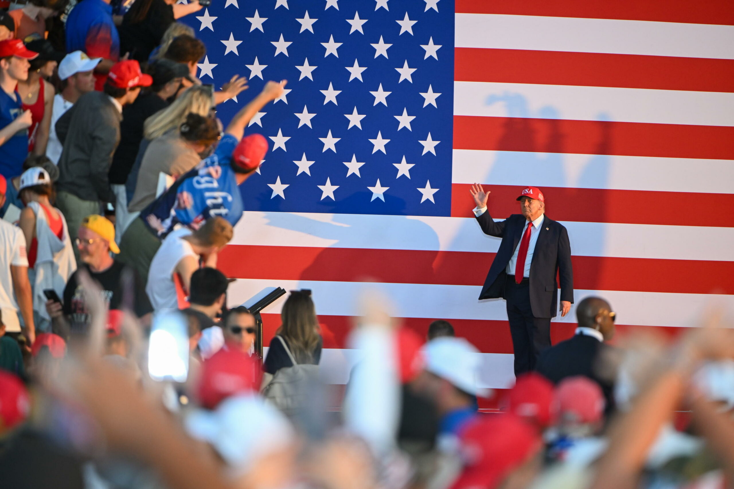 Trump critica invio “eccessivo” di armi all’Ucraina