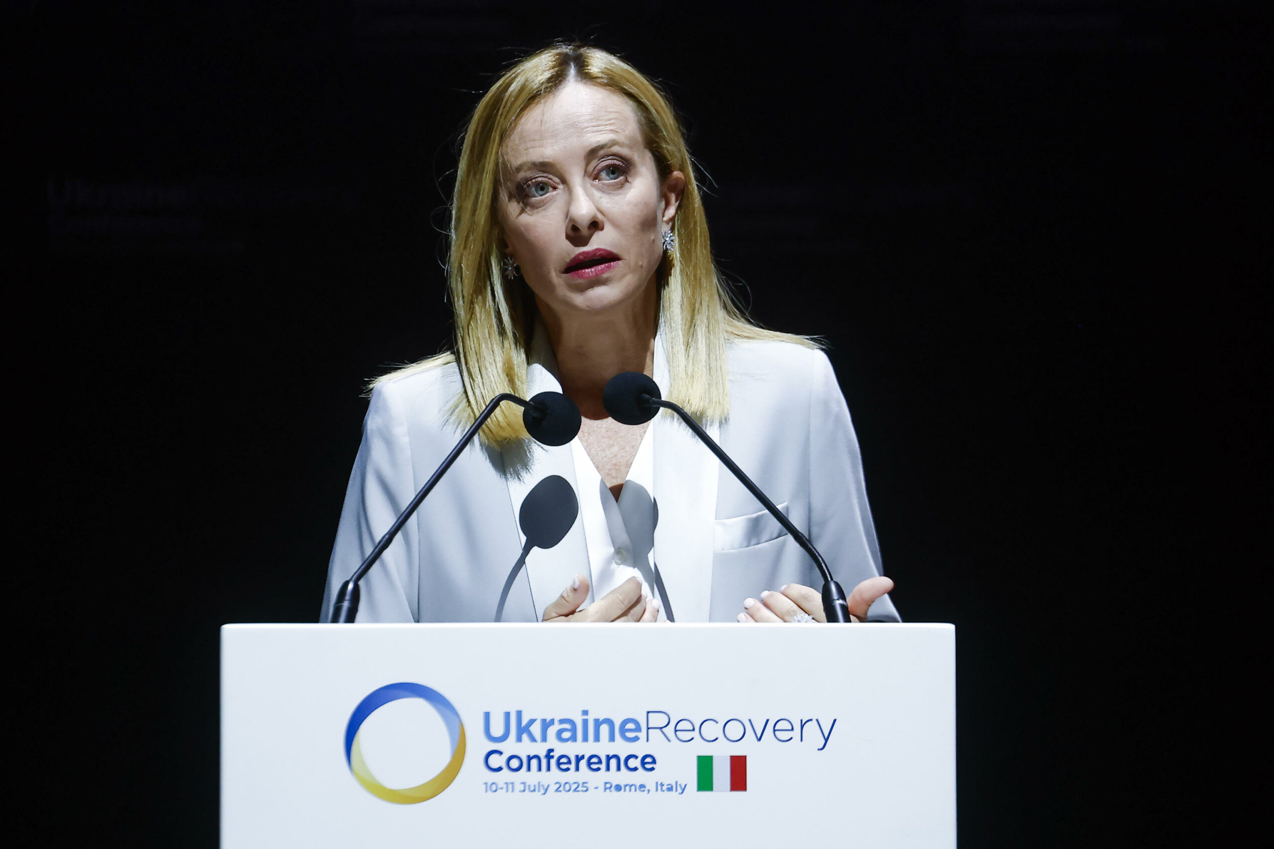 Meloni, Conferenza Roma: “Oltre 10 miliardi di euro per aiutare la ripresa dell’Ucraina”