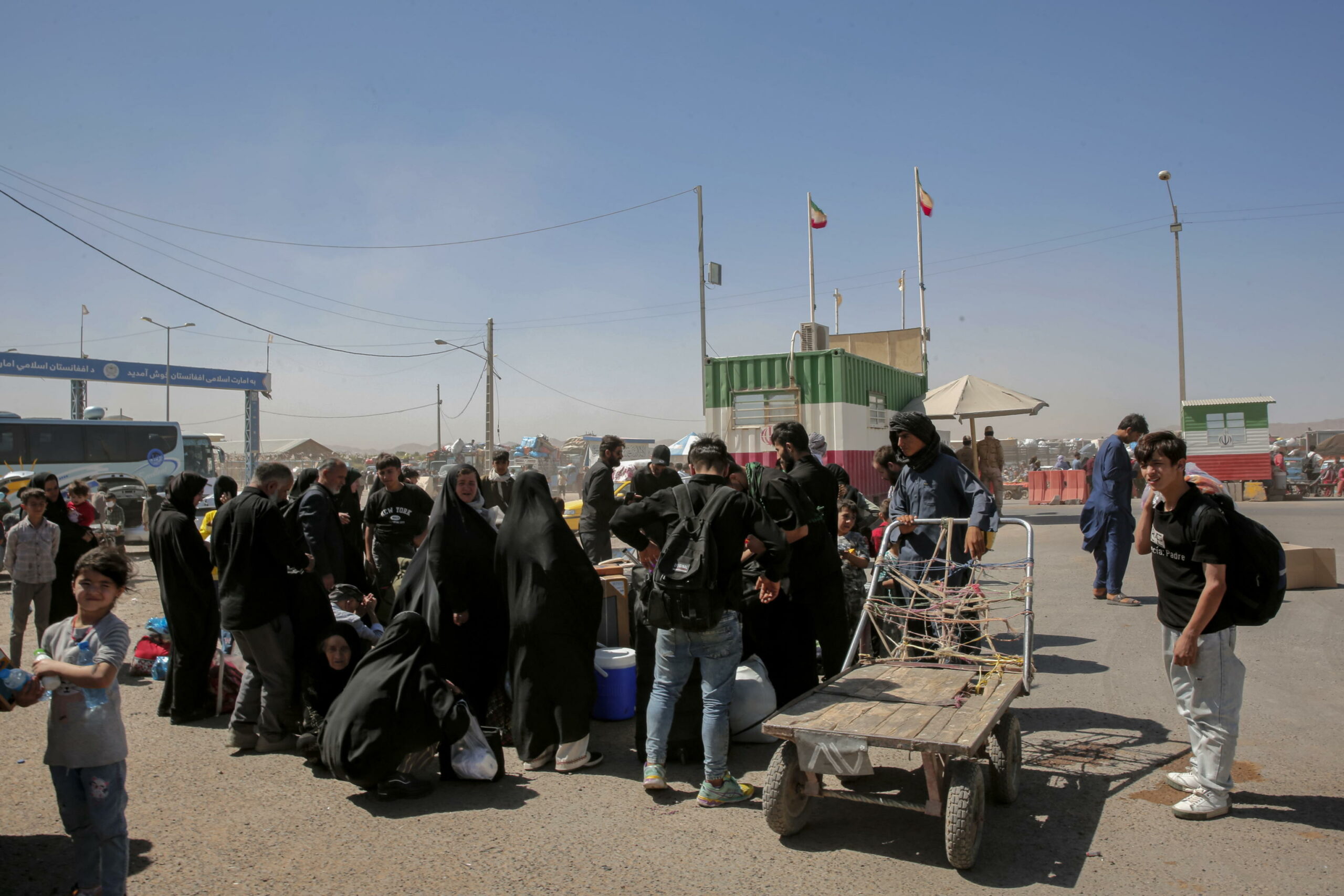 Afghanistan chiede a Iran “pazienza” per rimpatrio dei rifugiati