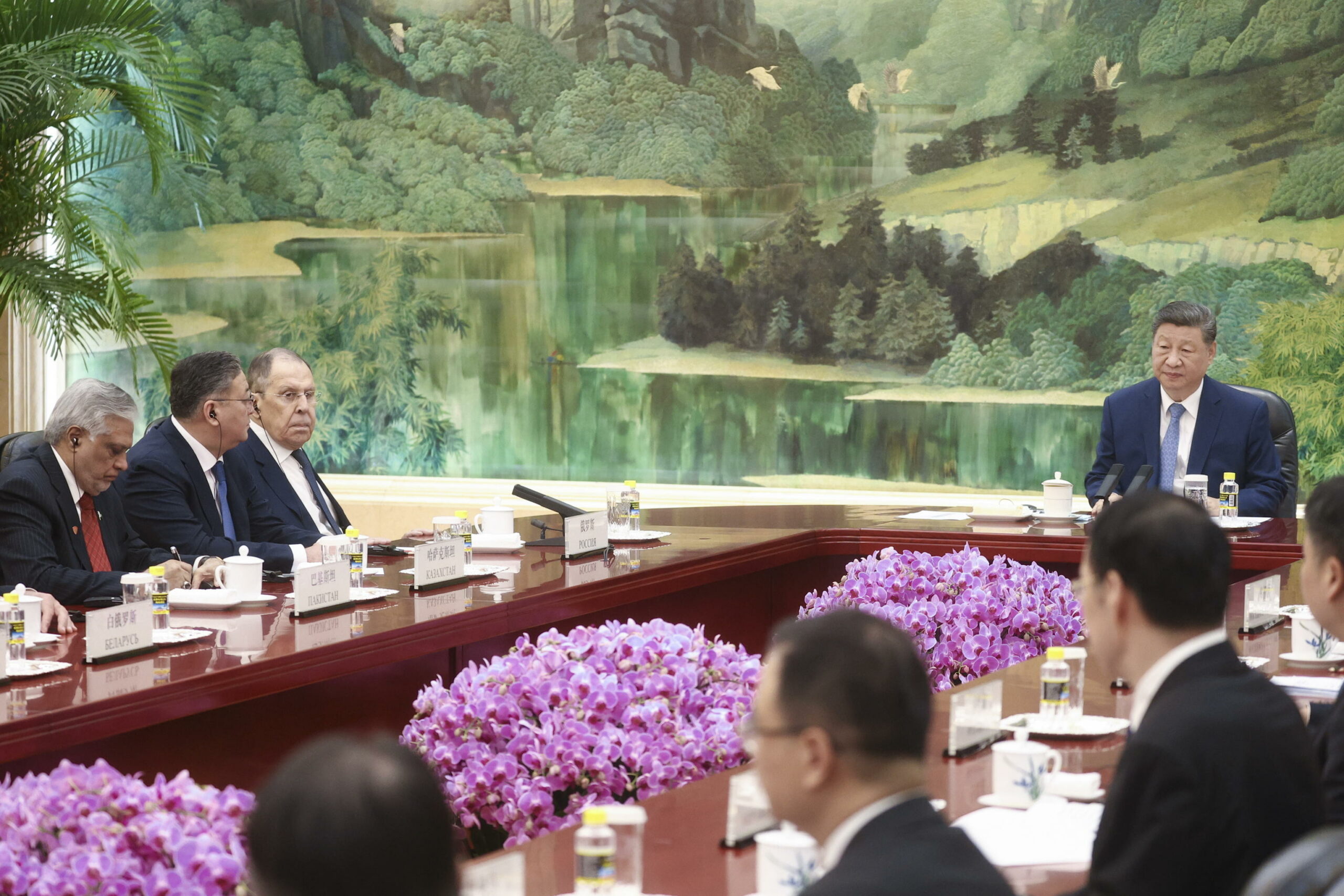 Cina promette legami più stretti con Russia dopo minacce di Trump