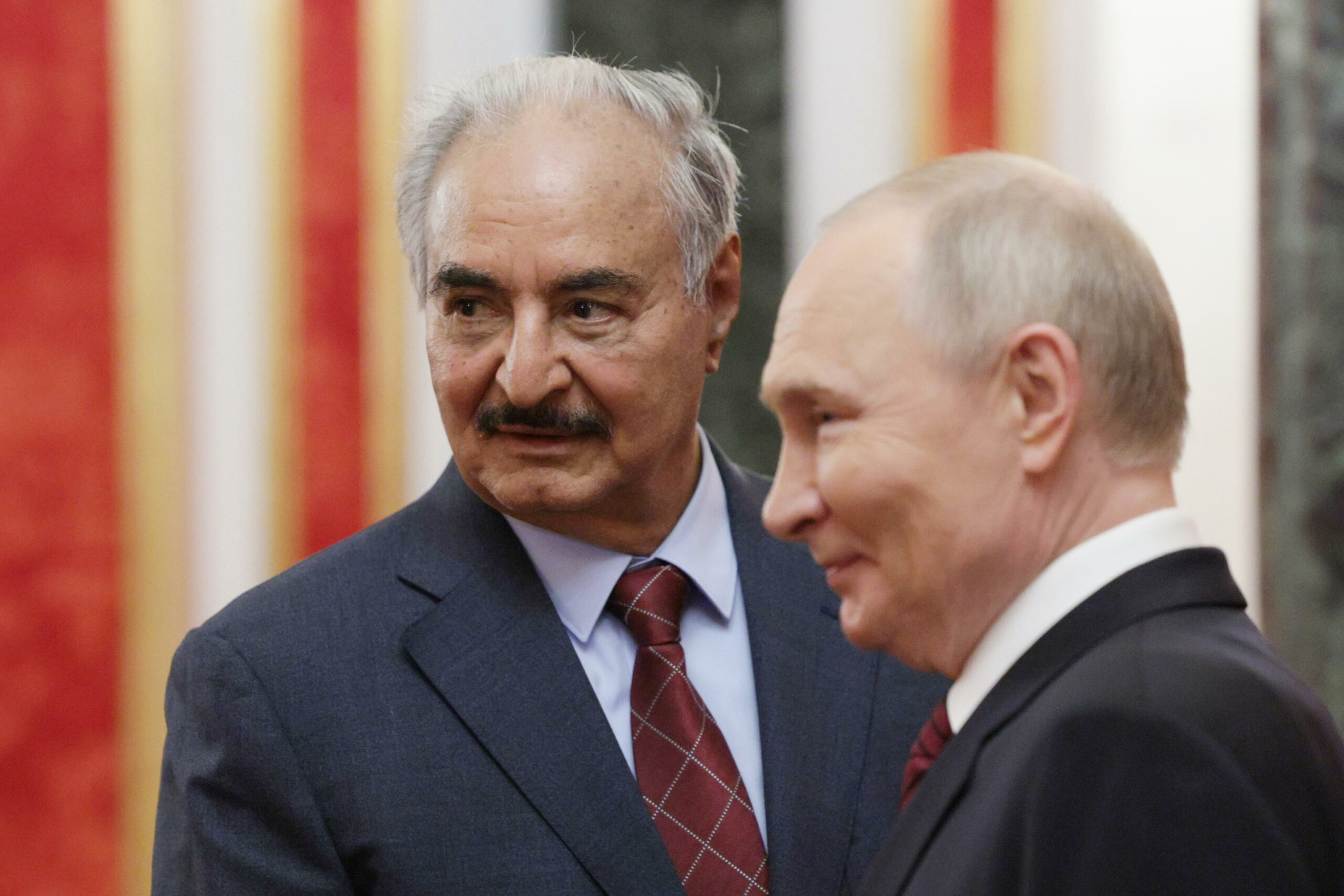 Libia: aumento presenza russa costringe UE a rivolgersi a Haftar