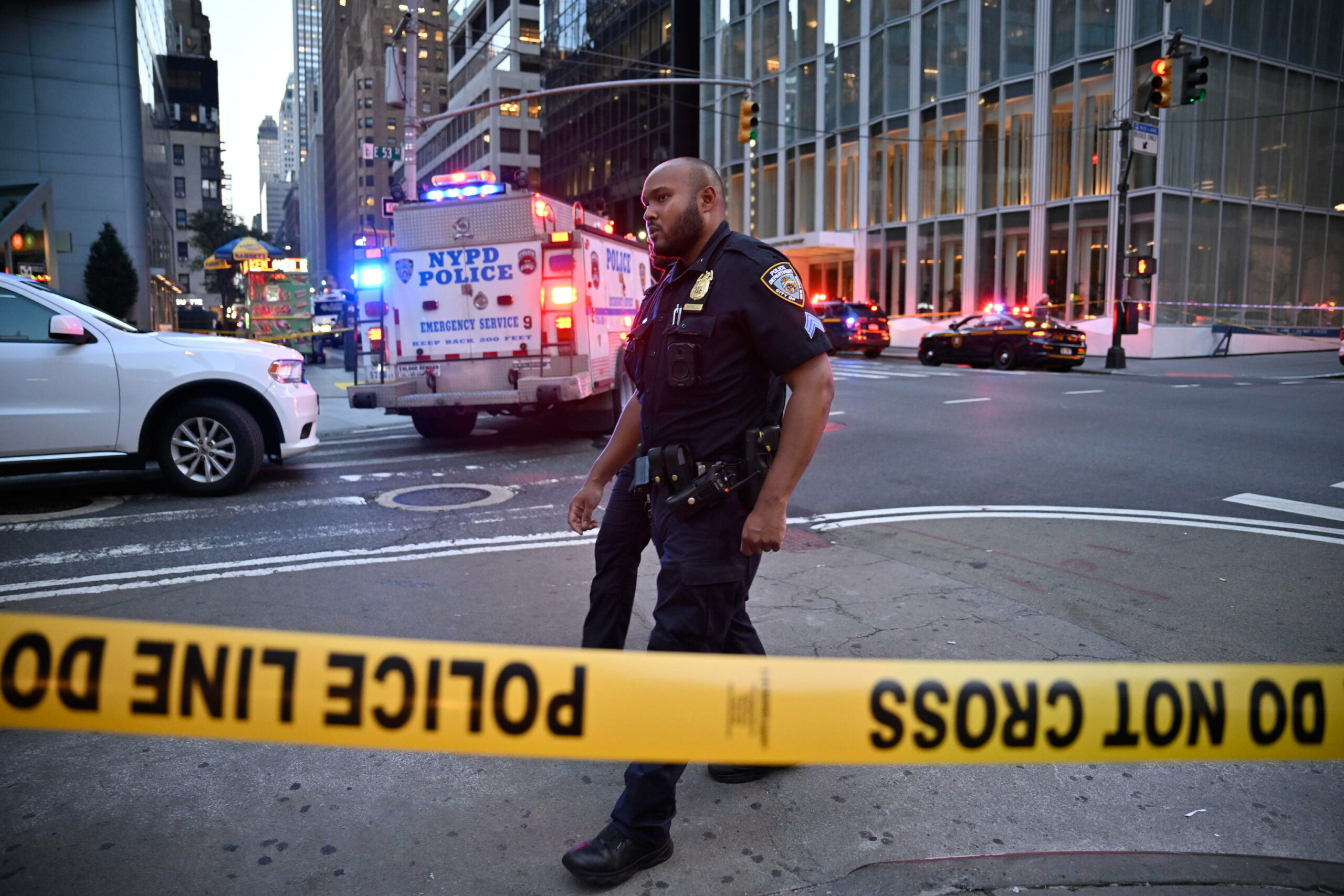 Sparatoria a New York: uomo uccide 4 persone in grattacielo e si suicida