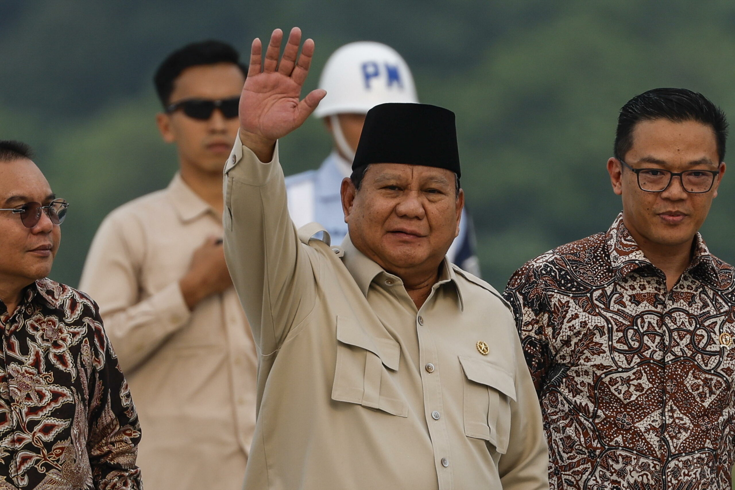 Presidente indonesiano concede amnistia a rivali politici