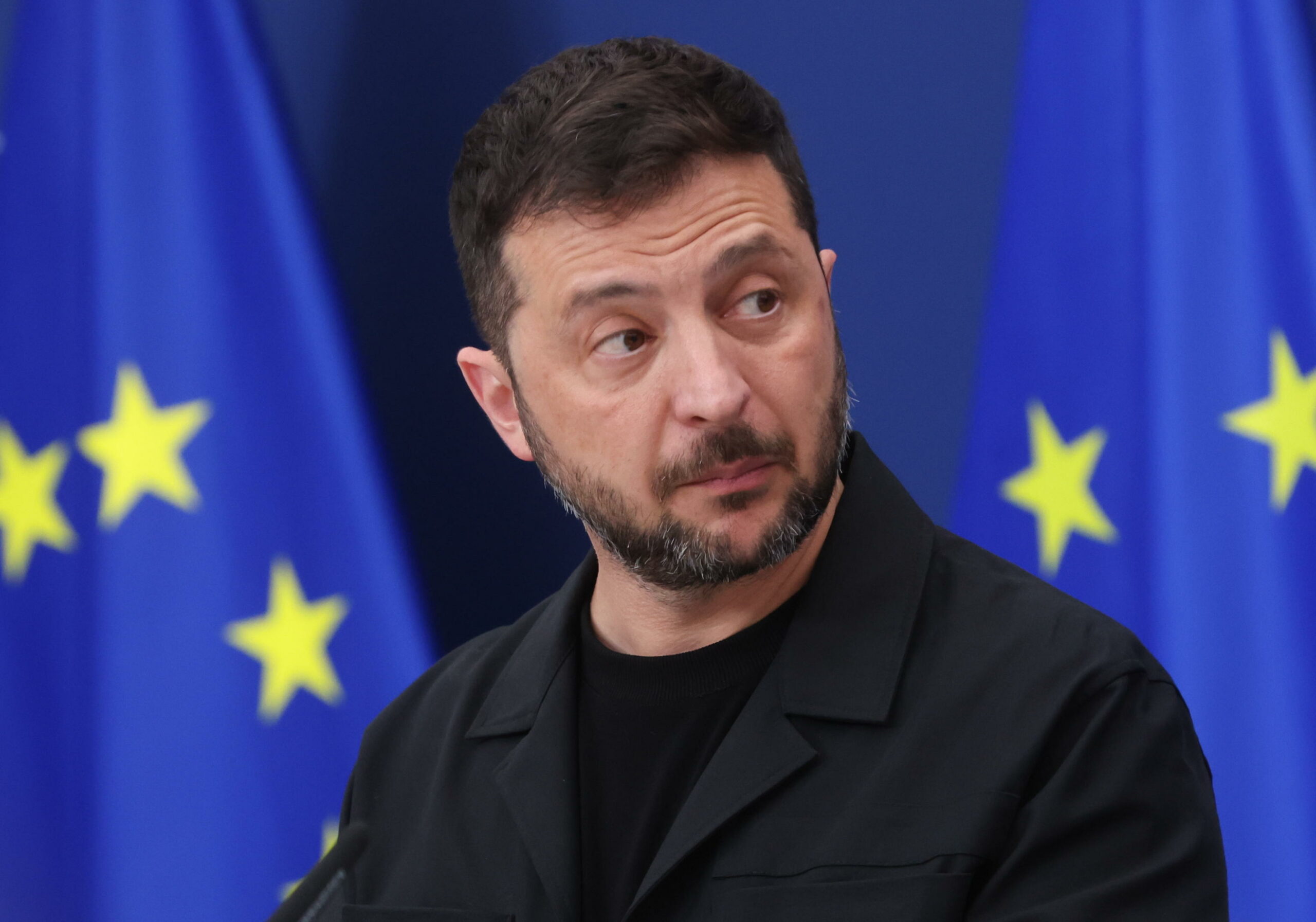 Zelensky: “Sono pronto a non ricandidarmi a elezioni dopo la guerra”