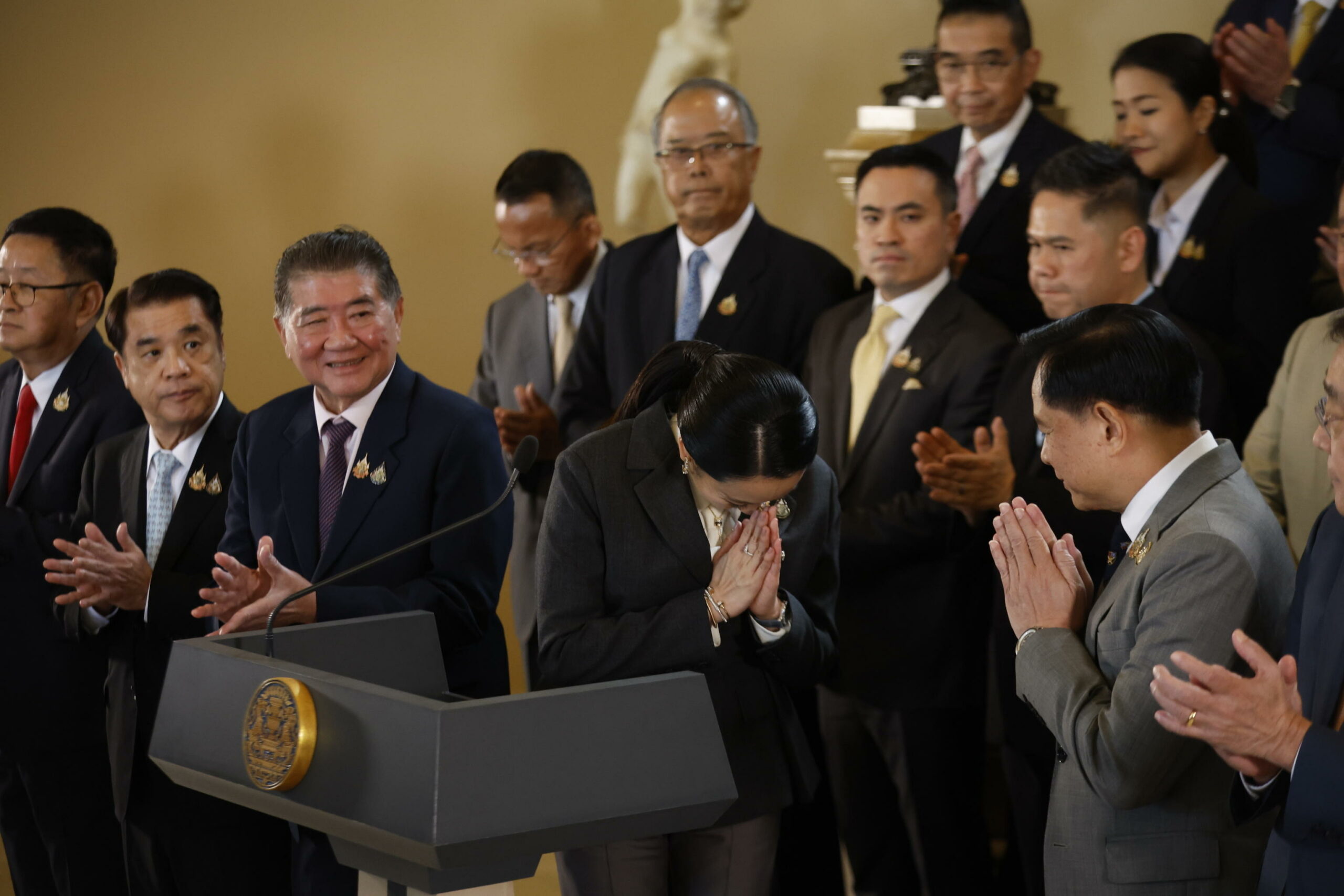 Corte thailandese rimuove premier per telefonata con leader cambogiano