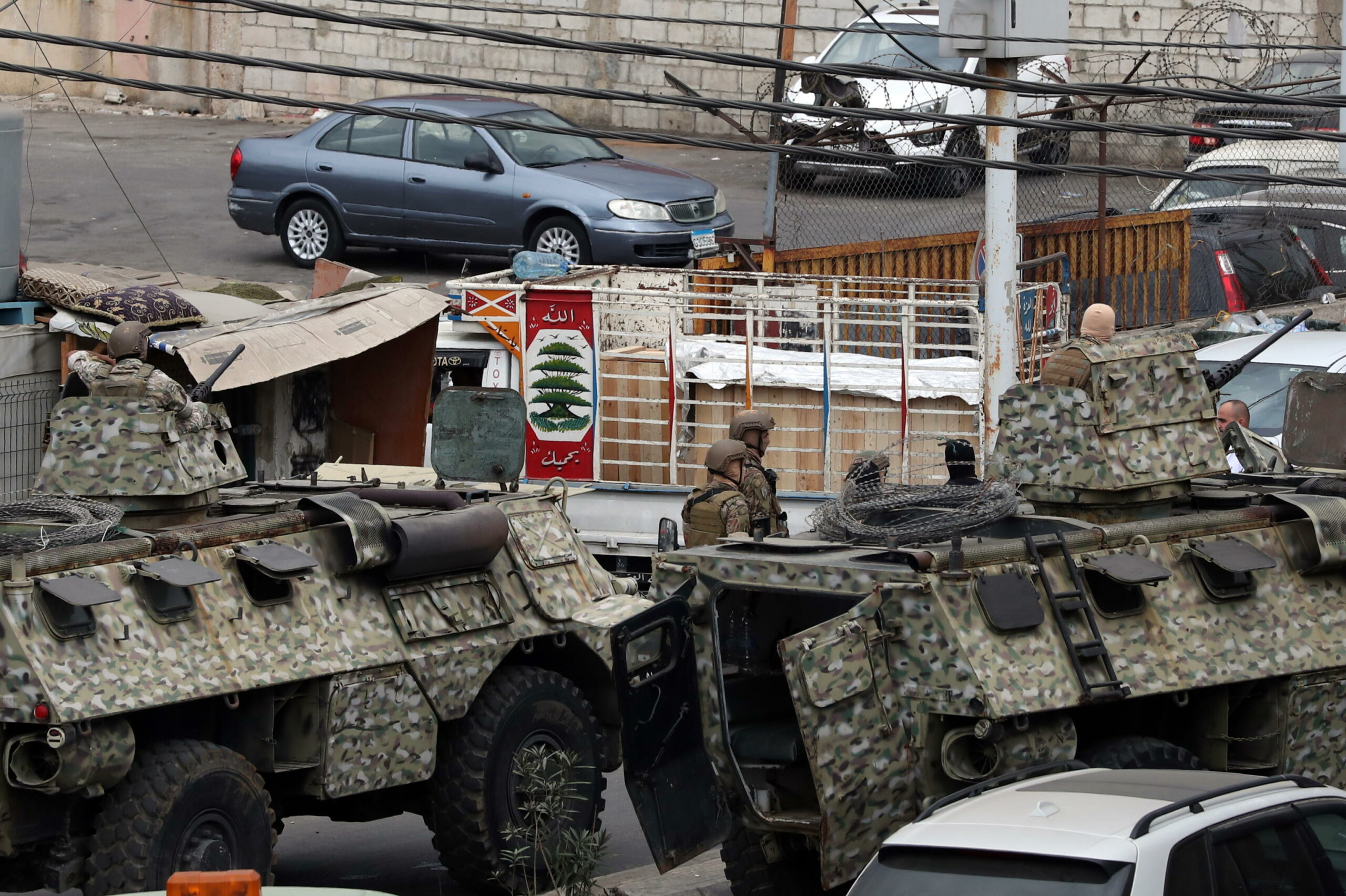 Libano: esercito riceve 8 camion carichi di armi dai campi palestinesi