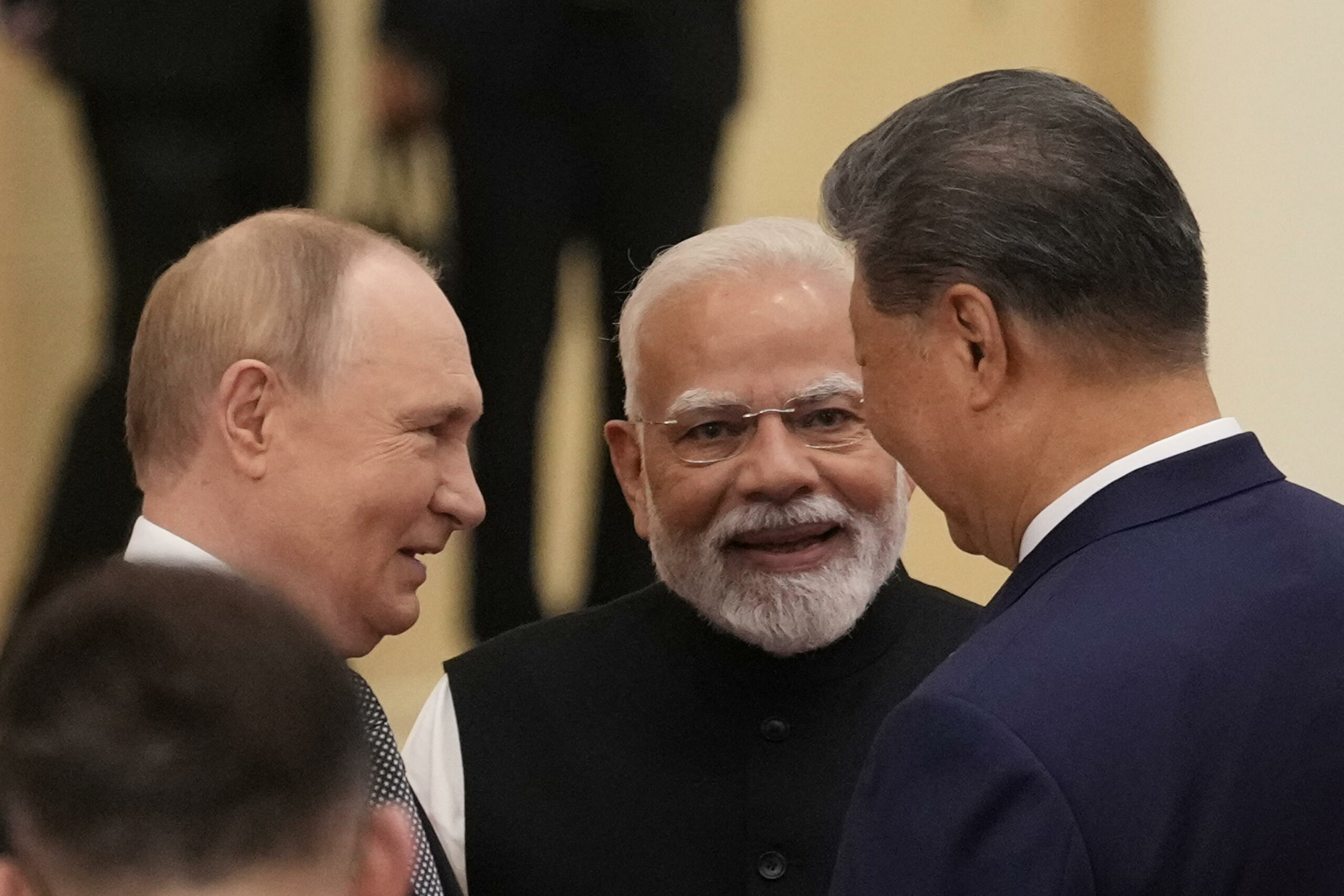 Xi denuncia “mentalità da Guerra Fredda” occidentale durante vertice SCO con Putin e Modi