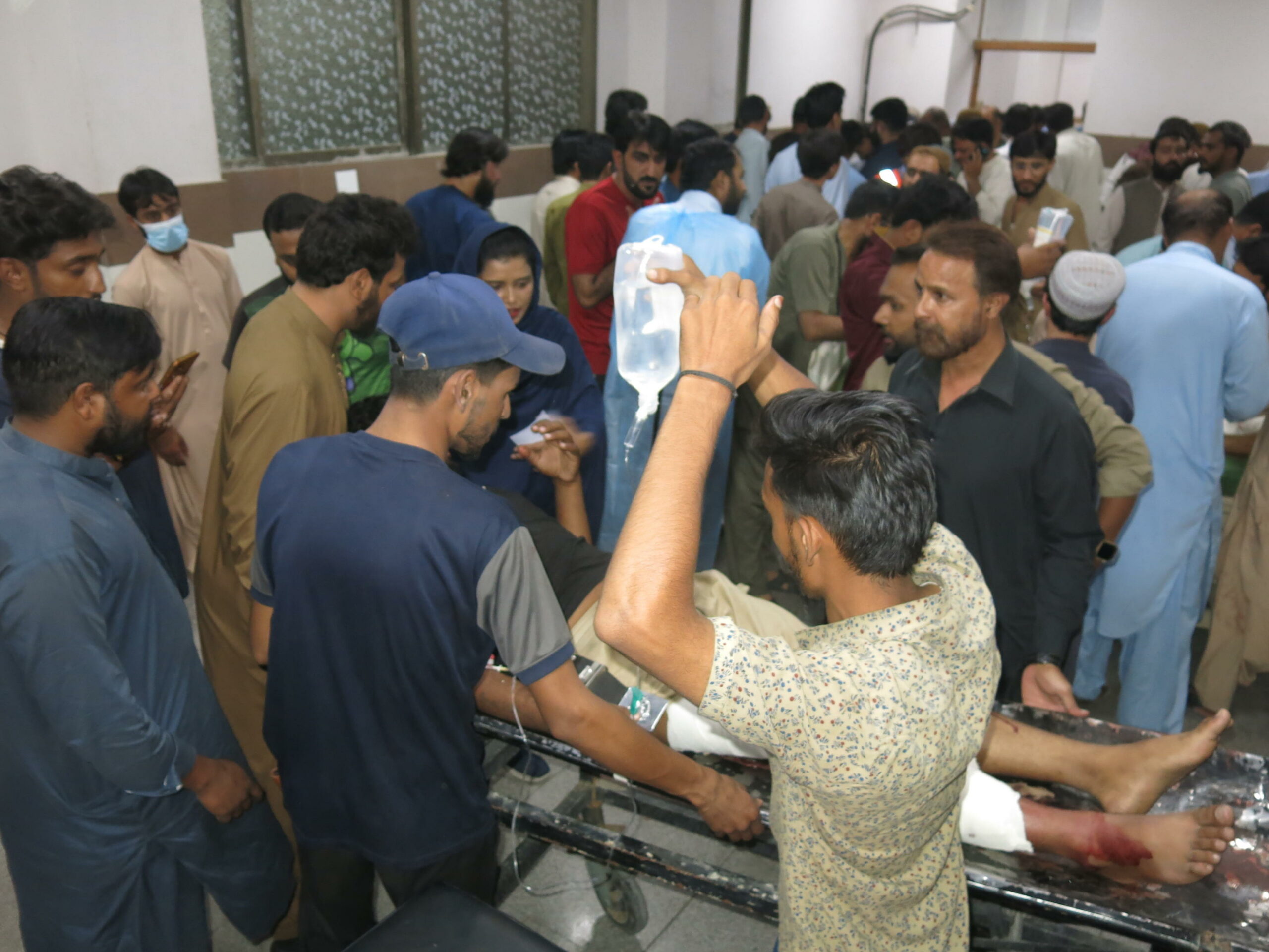 Attentati coordinati causano almeno 26 morti in tre province pakistane