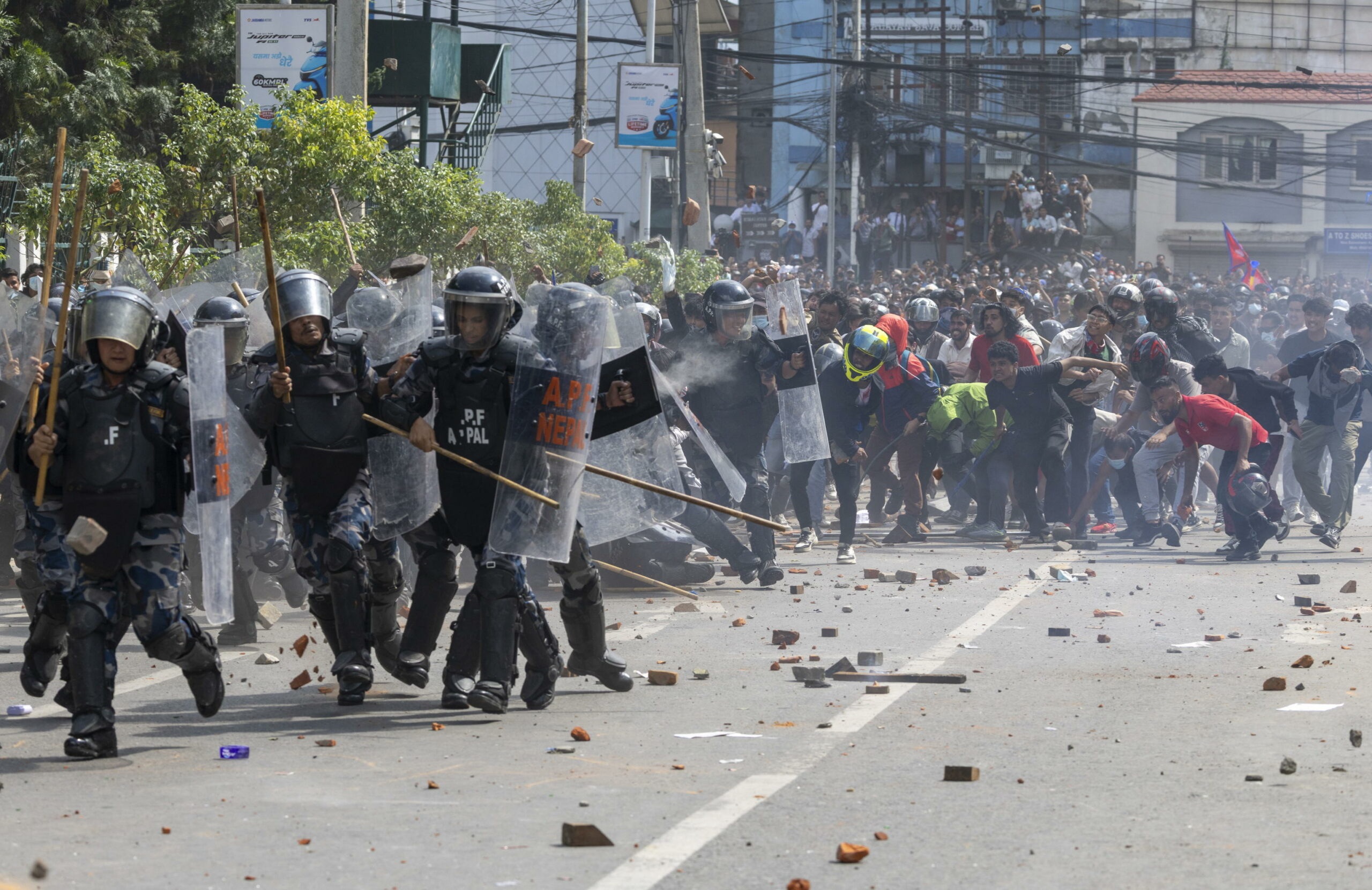 Nepal revoca blocco su social media dopo 19 morti in proteste