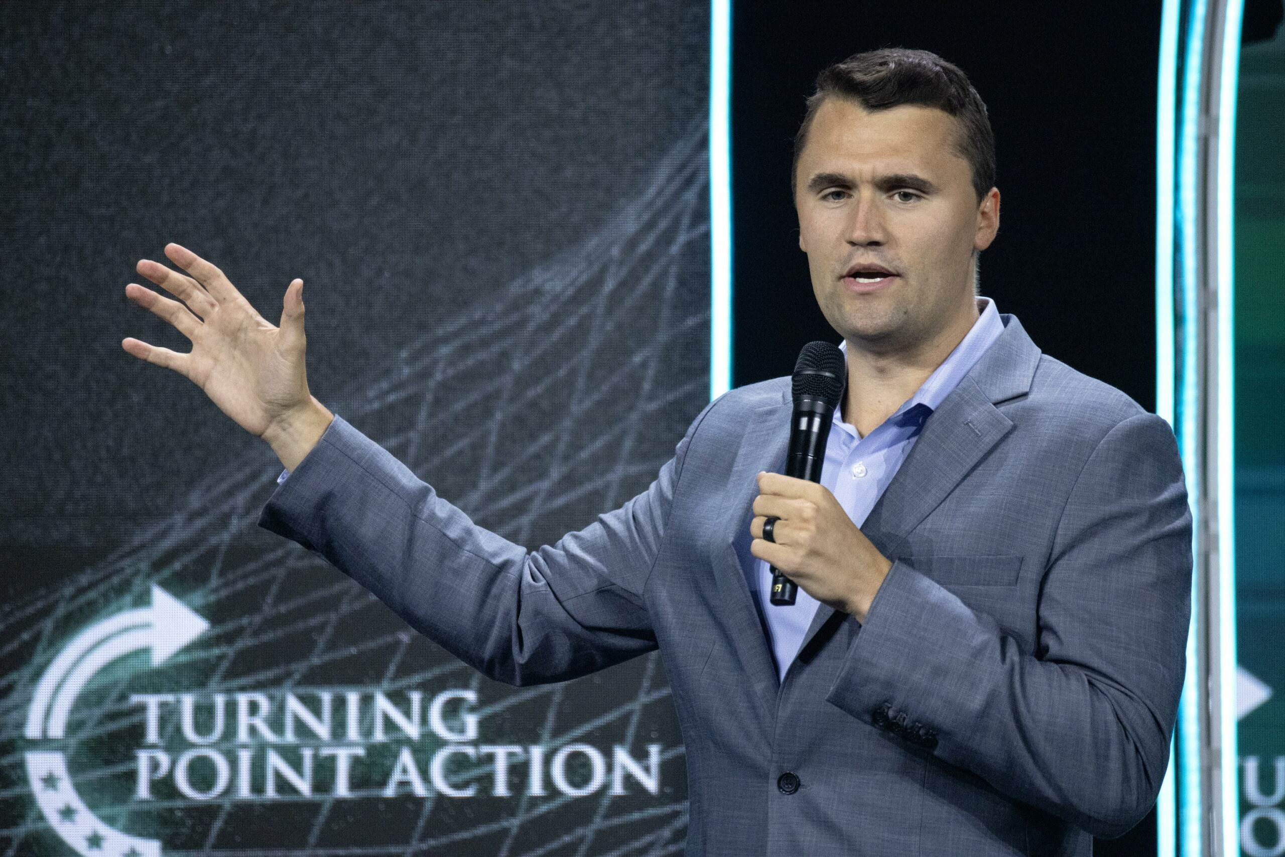 Alleato di Trump, Charlie Kirk, ucciso in sparatoria durante comizio