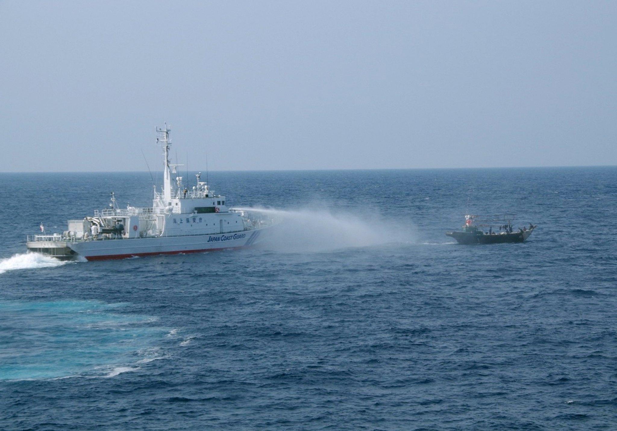 Cina usa cannoni ad acqua contro navi della Guardia costiera filippina