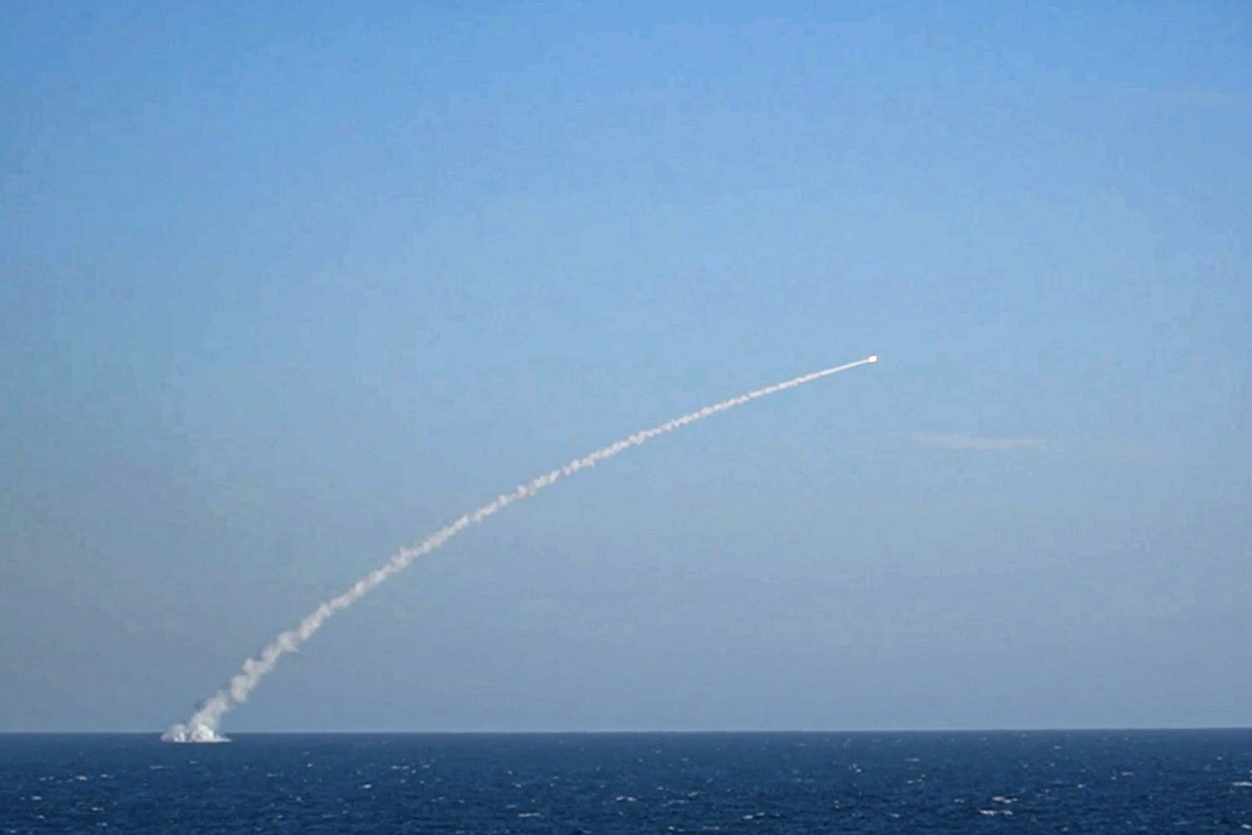 Guerra con Iran si estende oltre il Medio Oriente: silurata nave della Marina iraniana di fronte allo Sri Lanka e NATO abbatte missile diretto verso spazio aereo turco