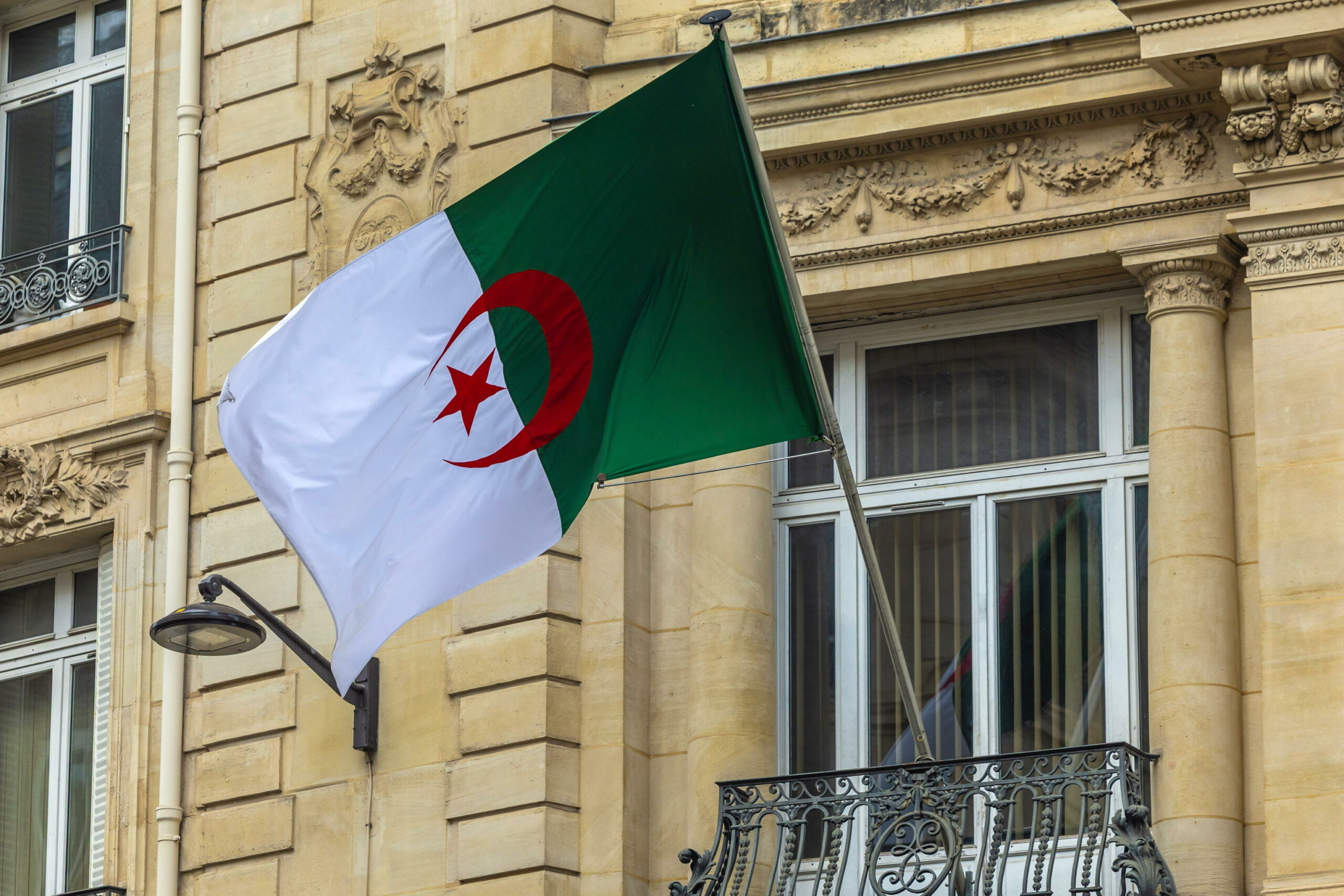 Algeria annulla accordo su visti diplomatici con la Francia