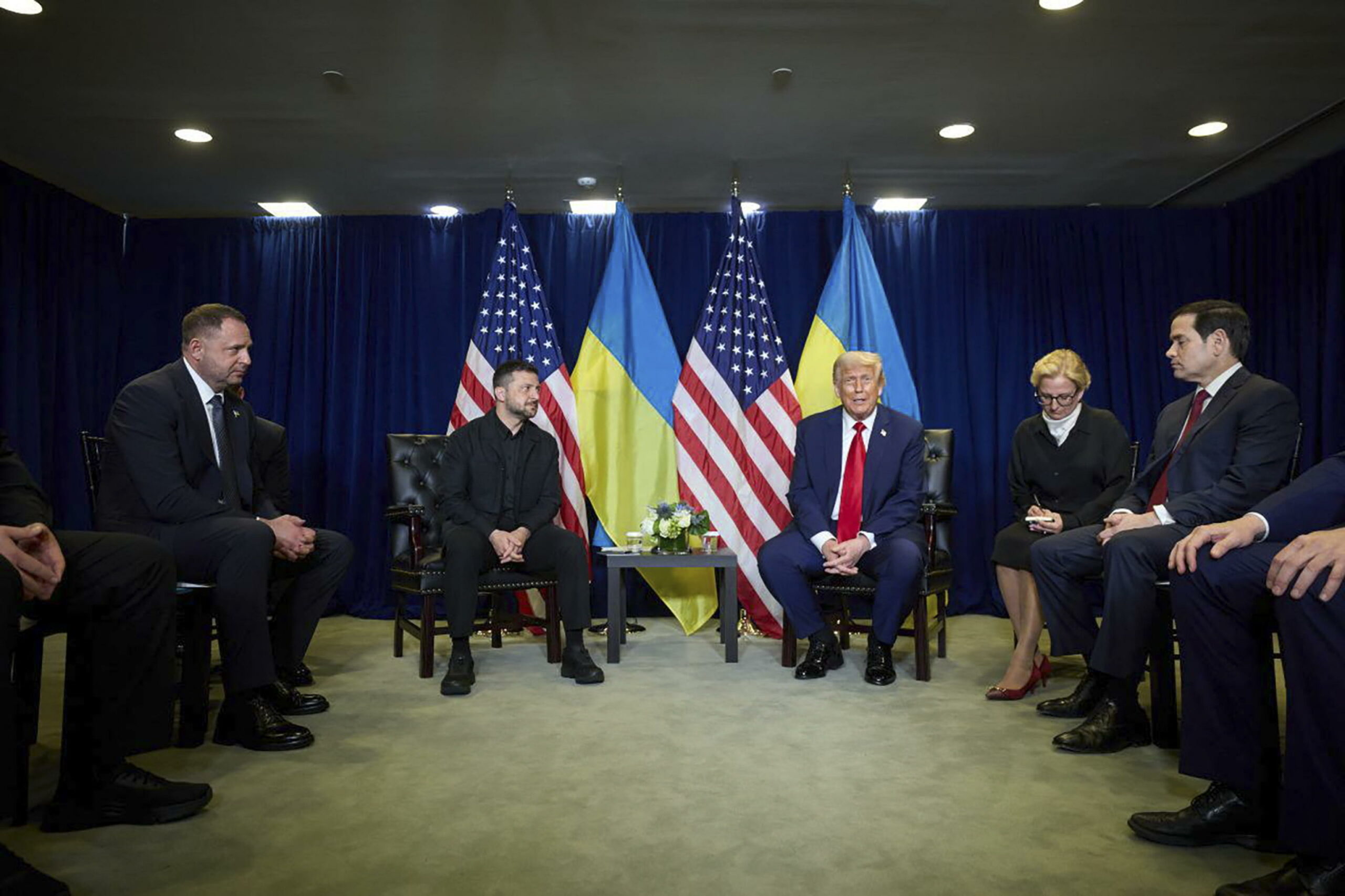 Guerra in Ucraina, Zelensky: “Trump può influenzare Xi”; Trump: “Kiev può riconquistare territori persi”