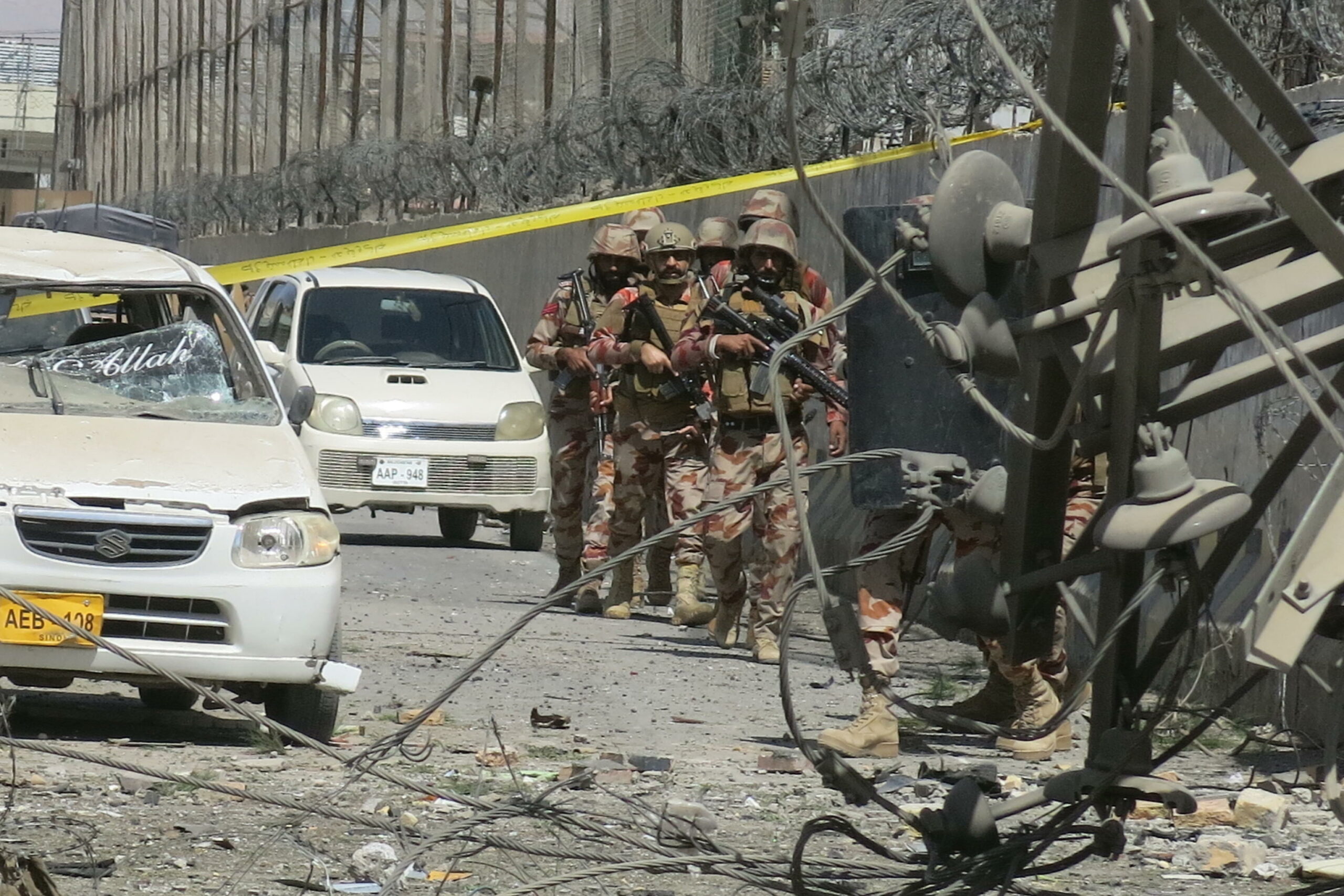 Nuovi scontri tra Pakistan e Afghanistan portano a decine di morti