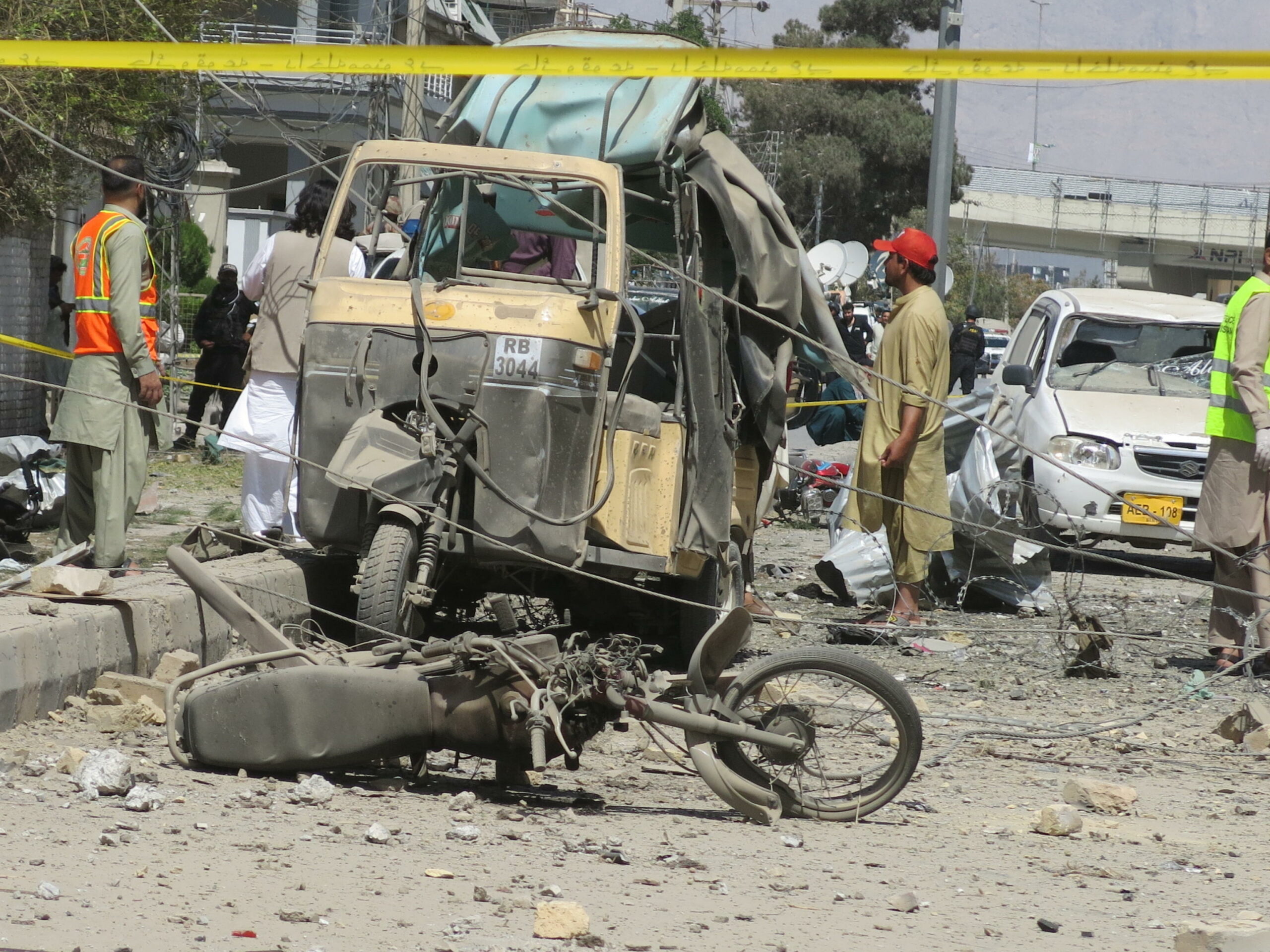 Pakistan, attentato suicida nella capitale: 12 morti e tensioni nella regione