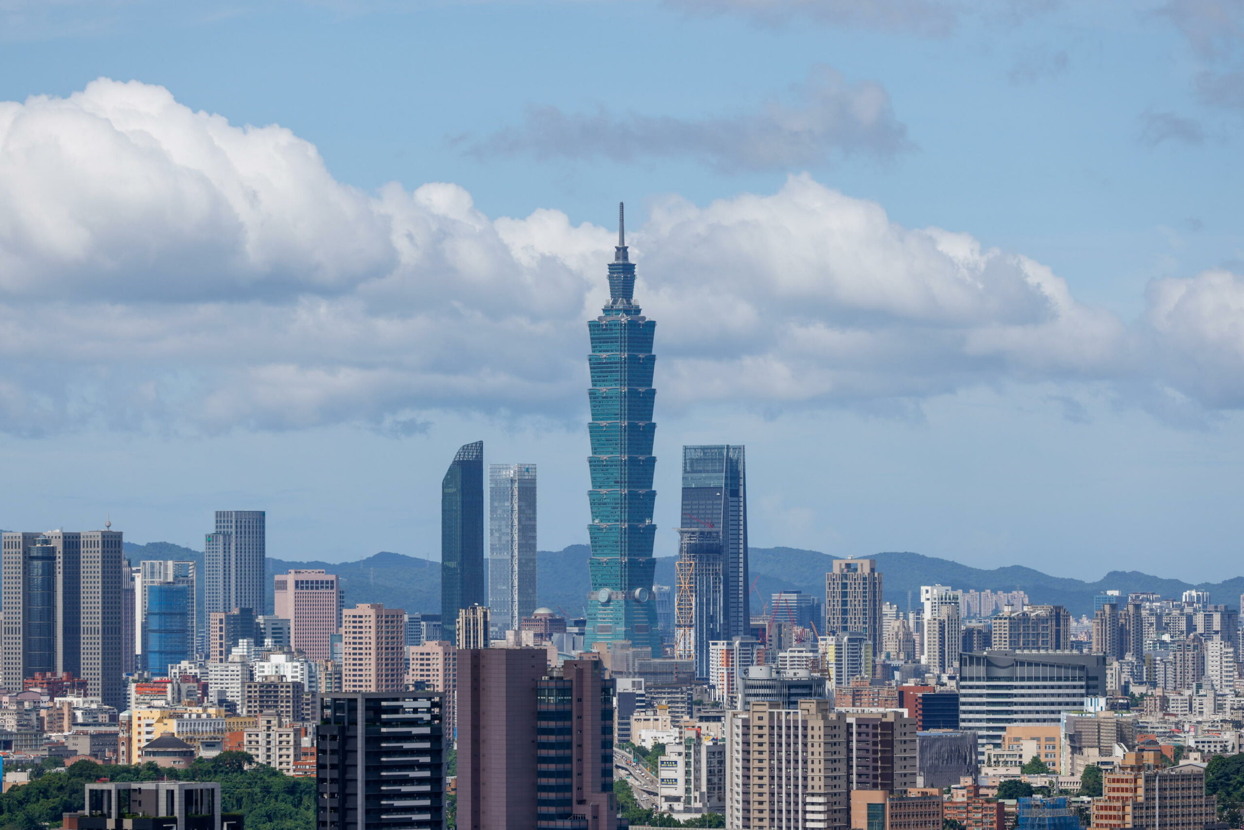 Pechino pubblica foto satellitari di presunti obiettivi militari