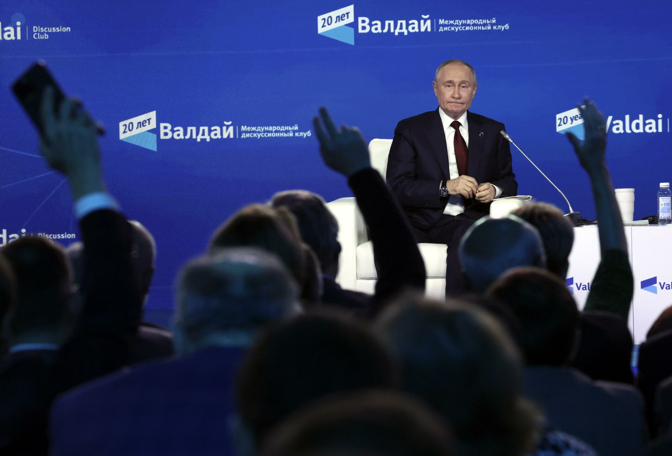 Forum di Valdai: le dichiarazioni di Putin su “tigri di carta”, NATO, Trump, Tomahawk e Charlie Kirk