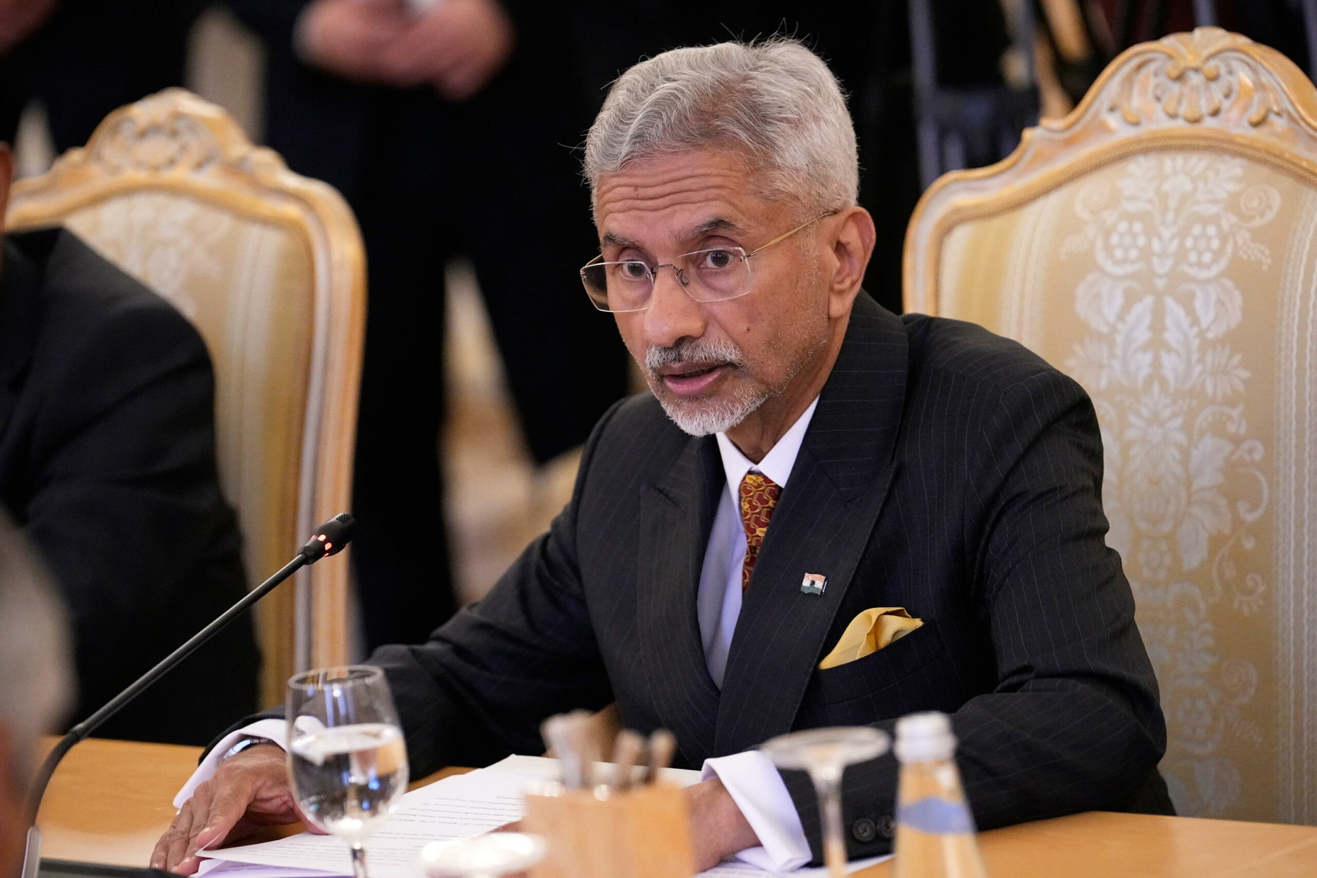 Pakistan: uccisi 30 militanti al confine afghano