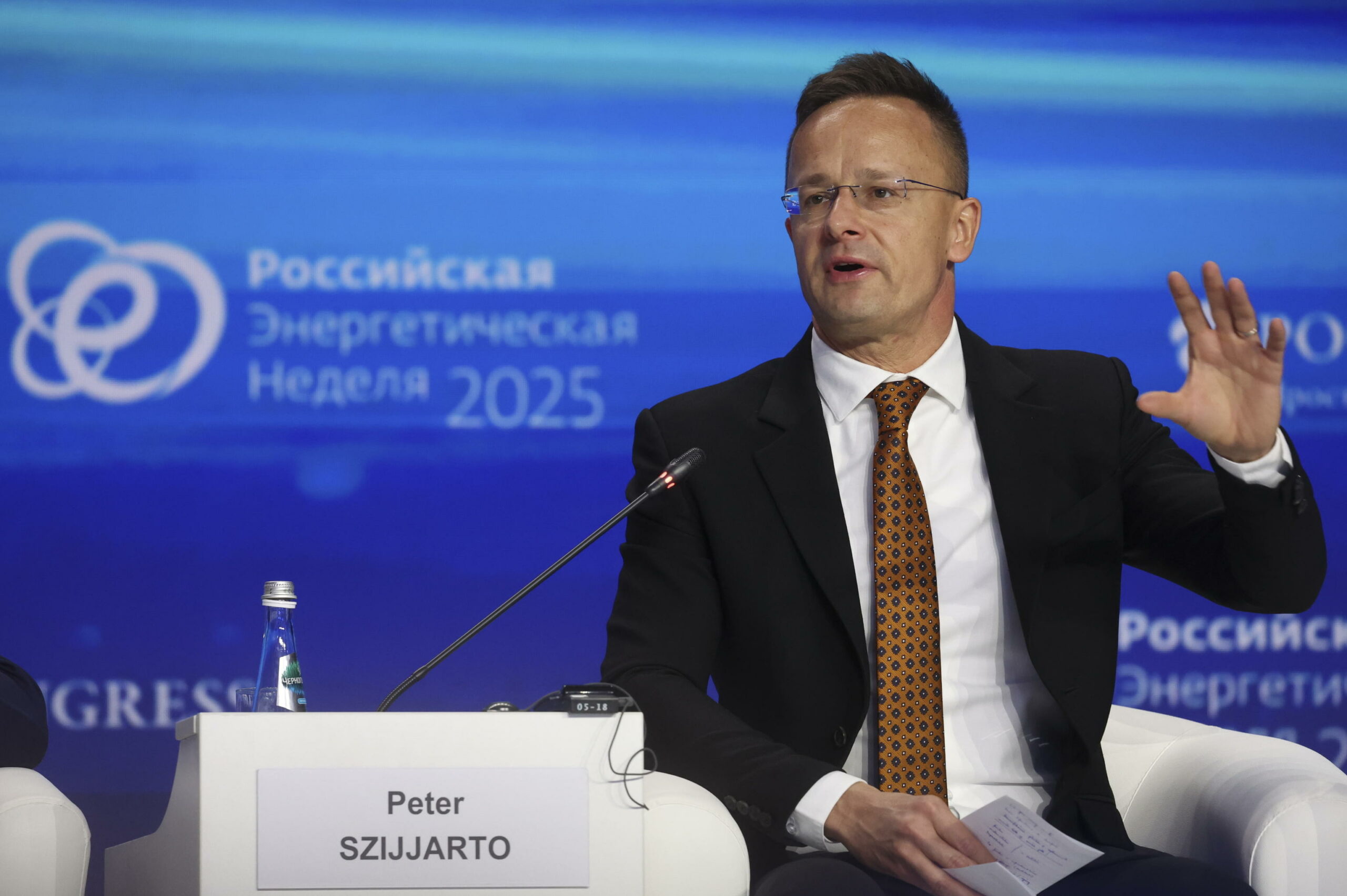 UE rimprovera Budapest per aver partecipato a conferenza sull’energia a Mosca, mentre Fico pone veto a sanzioni UE