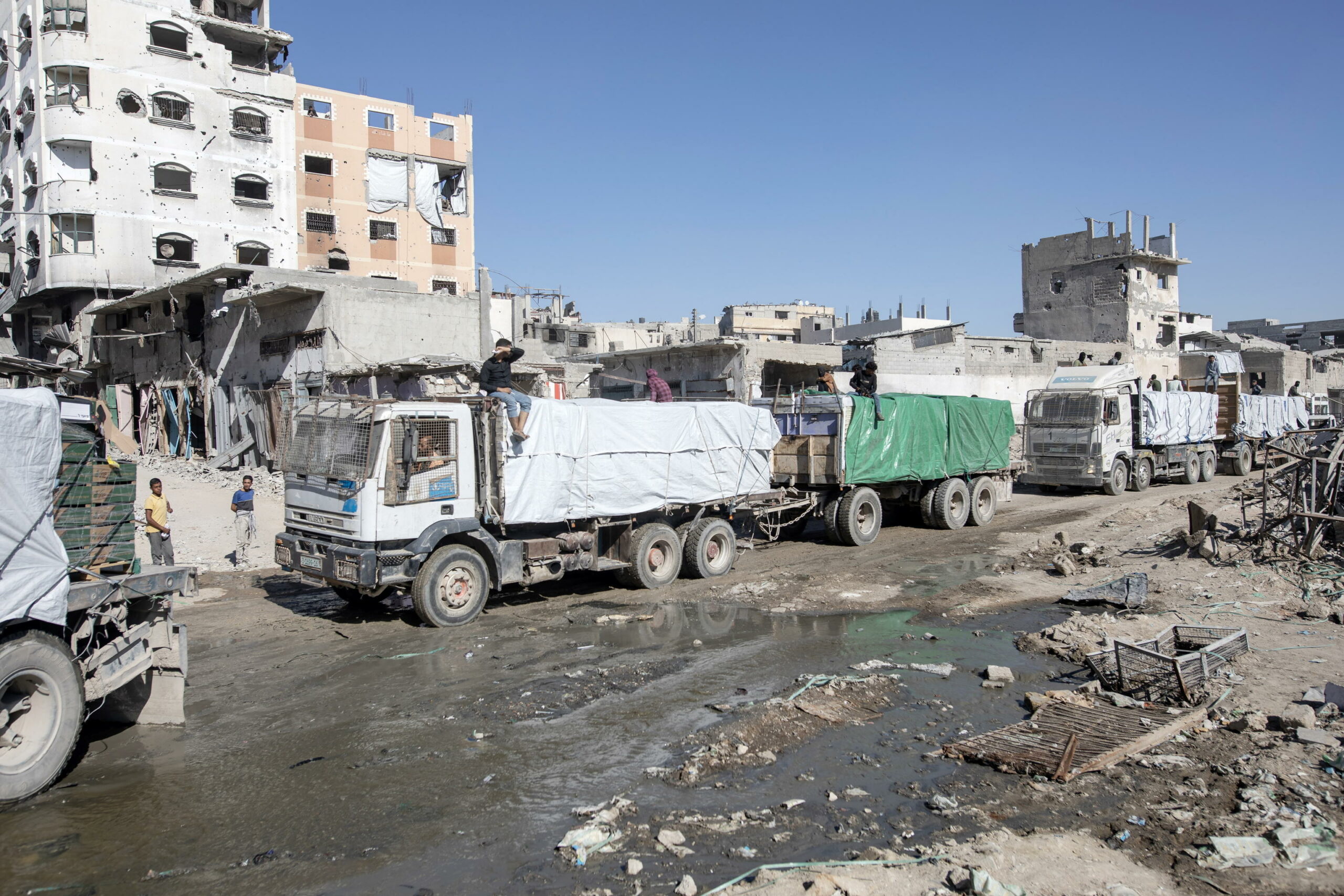 Israele ritarda riapertura valico di Rafah mentre Gaza attende arrivo di aiuti