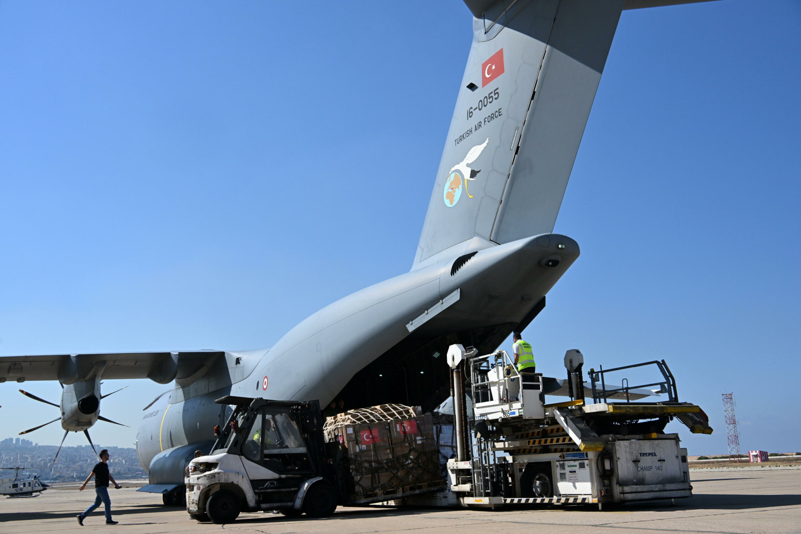 Turchia rafforza legami sulla difesa con Europa: accordo aereo con UK e colloqui con Germania