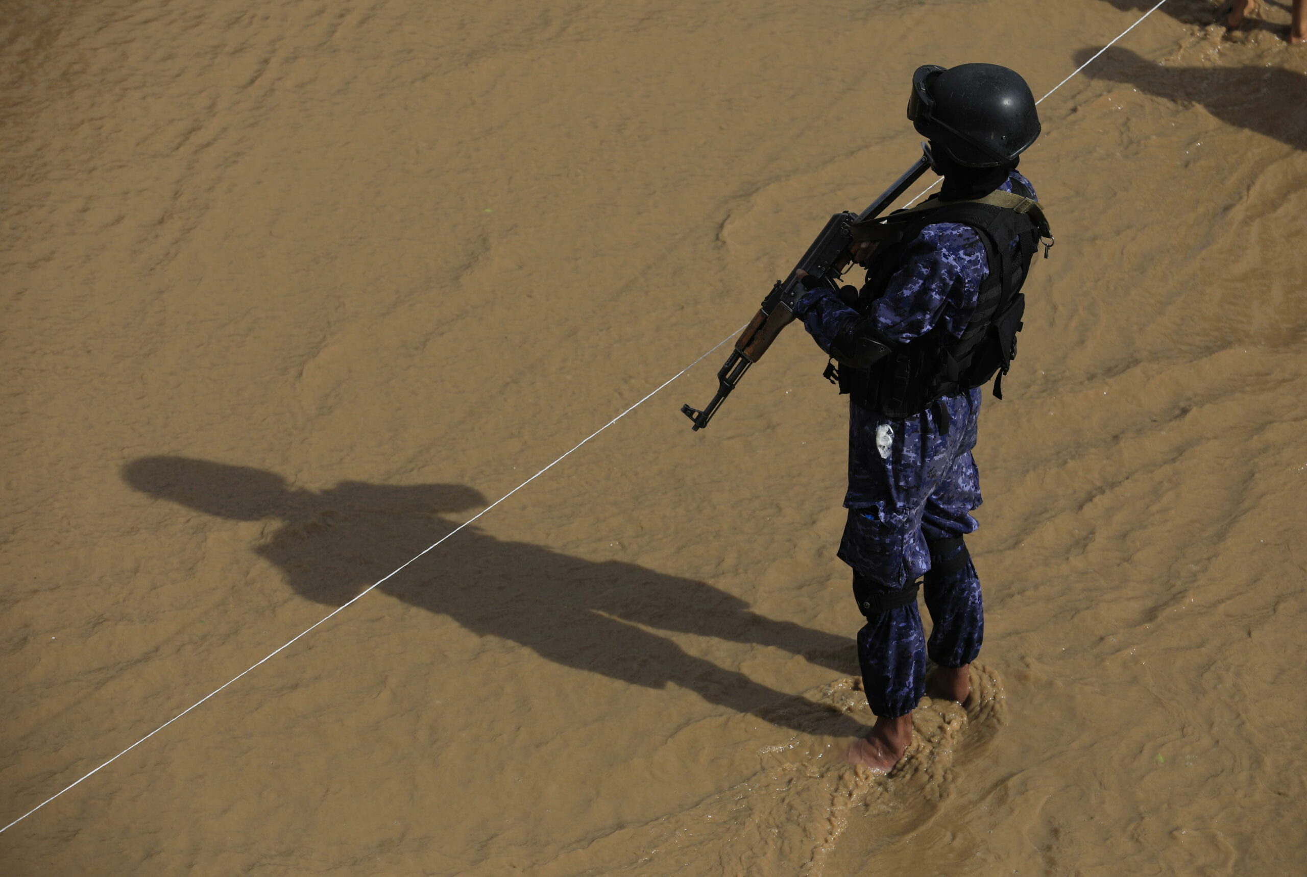Forze governative yemenite respingono attacco di al-Qaeda